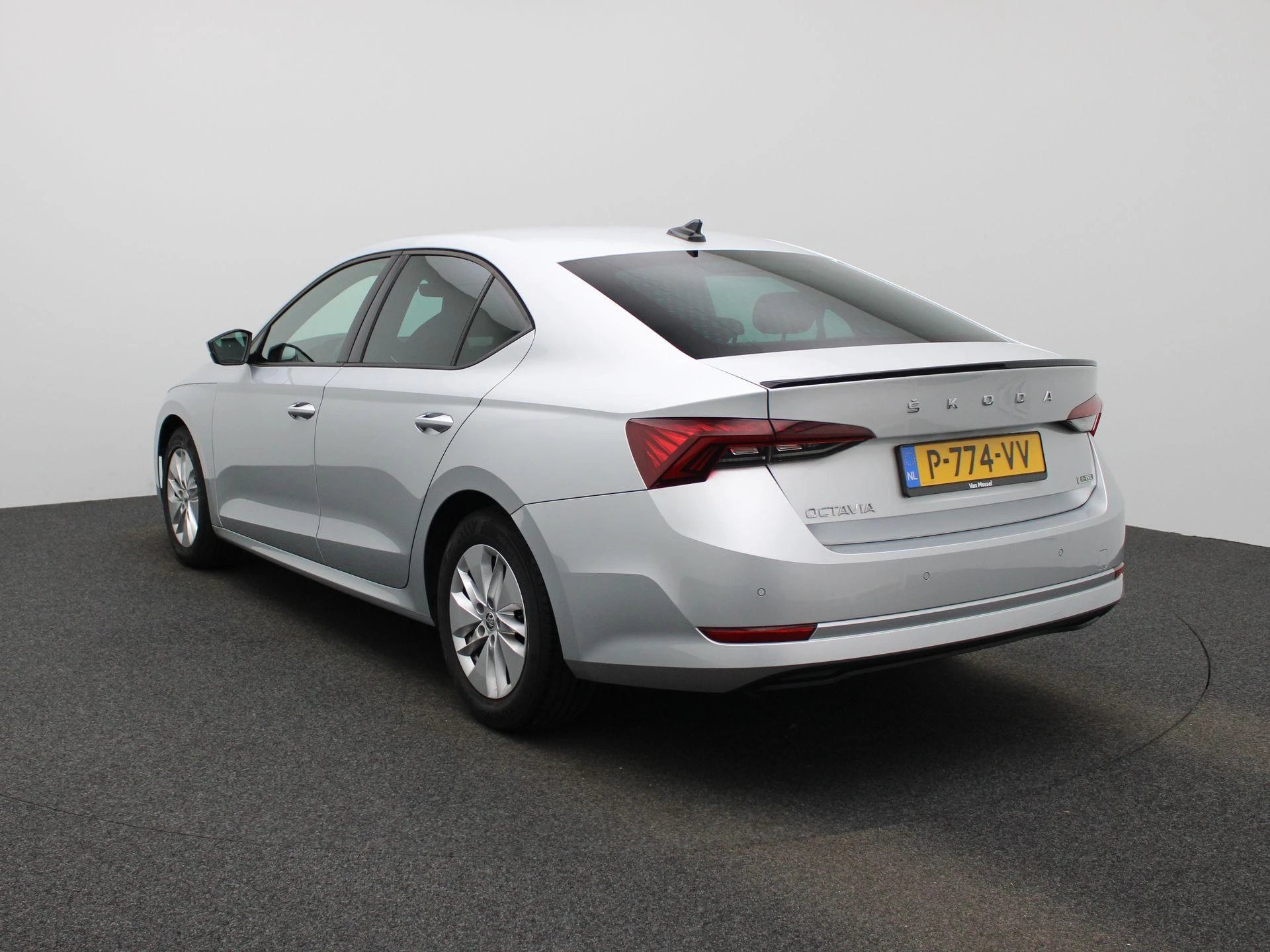 Skoda Octavia met kenteken P-774-VV – autofoto 3