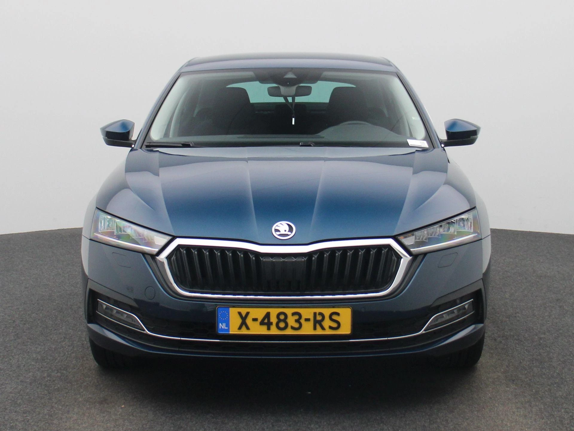 Skoda Octavia met kenteken X-483-RS – autofoto 4