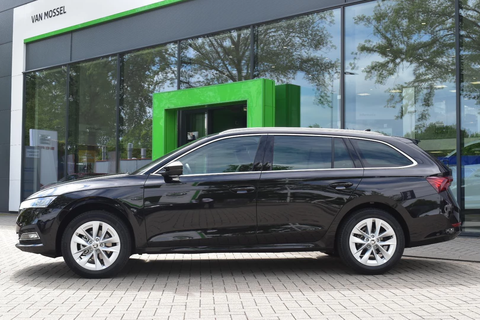 Skoda Octavia met kenteken X-571-ZH – autofoto 5