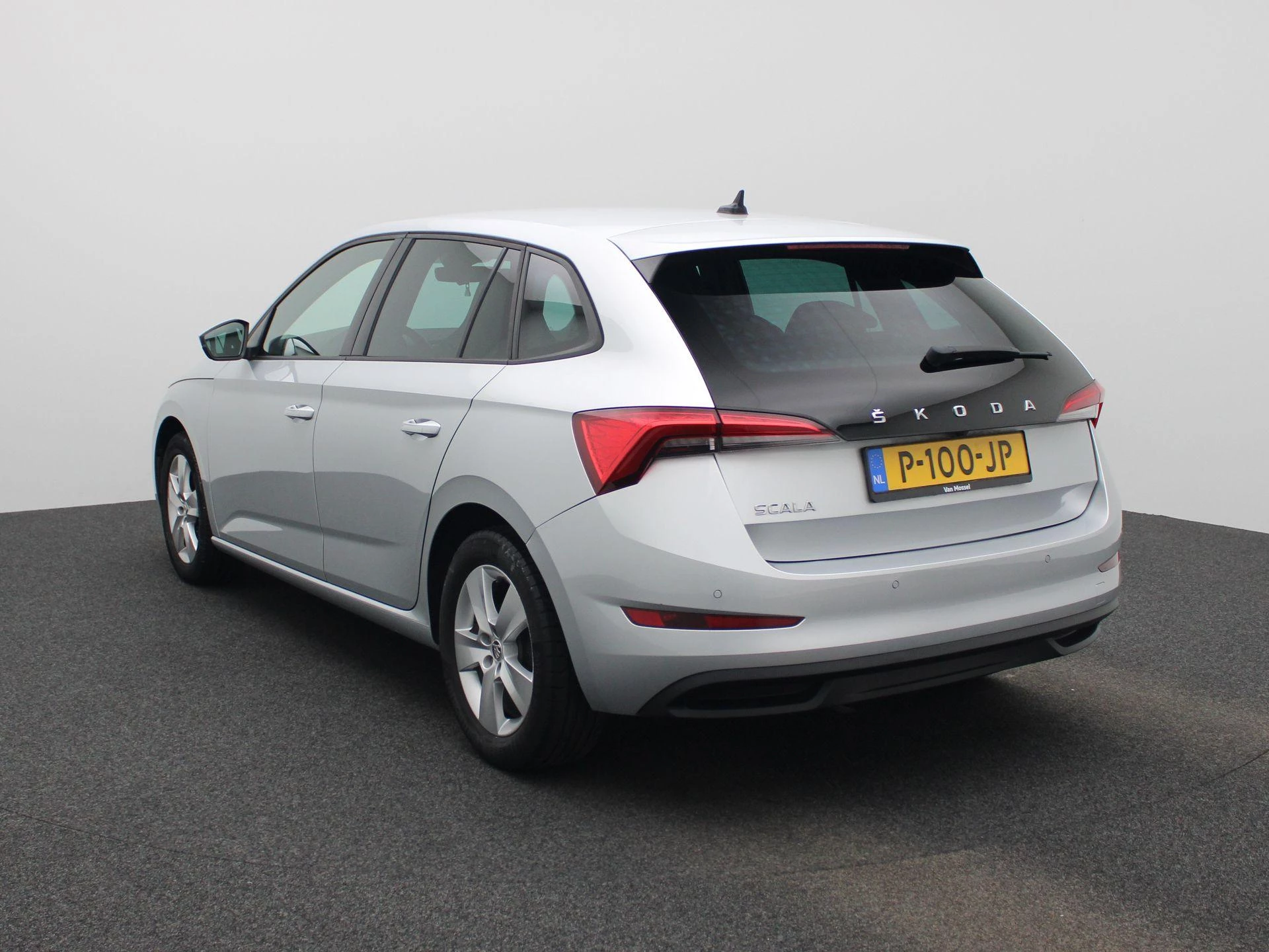Skoda Scala met kenteken P-100-JP – autofoto 3