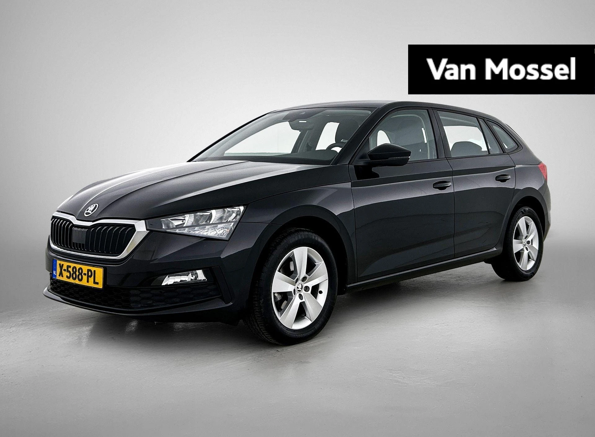 Skoda Scala met kenteken X-588-PL – autofoto 2