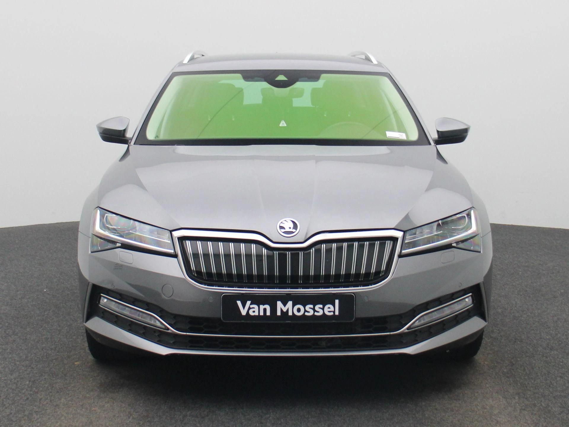 Skoda Superb met kenteken 55 – autofoto 4