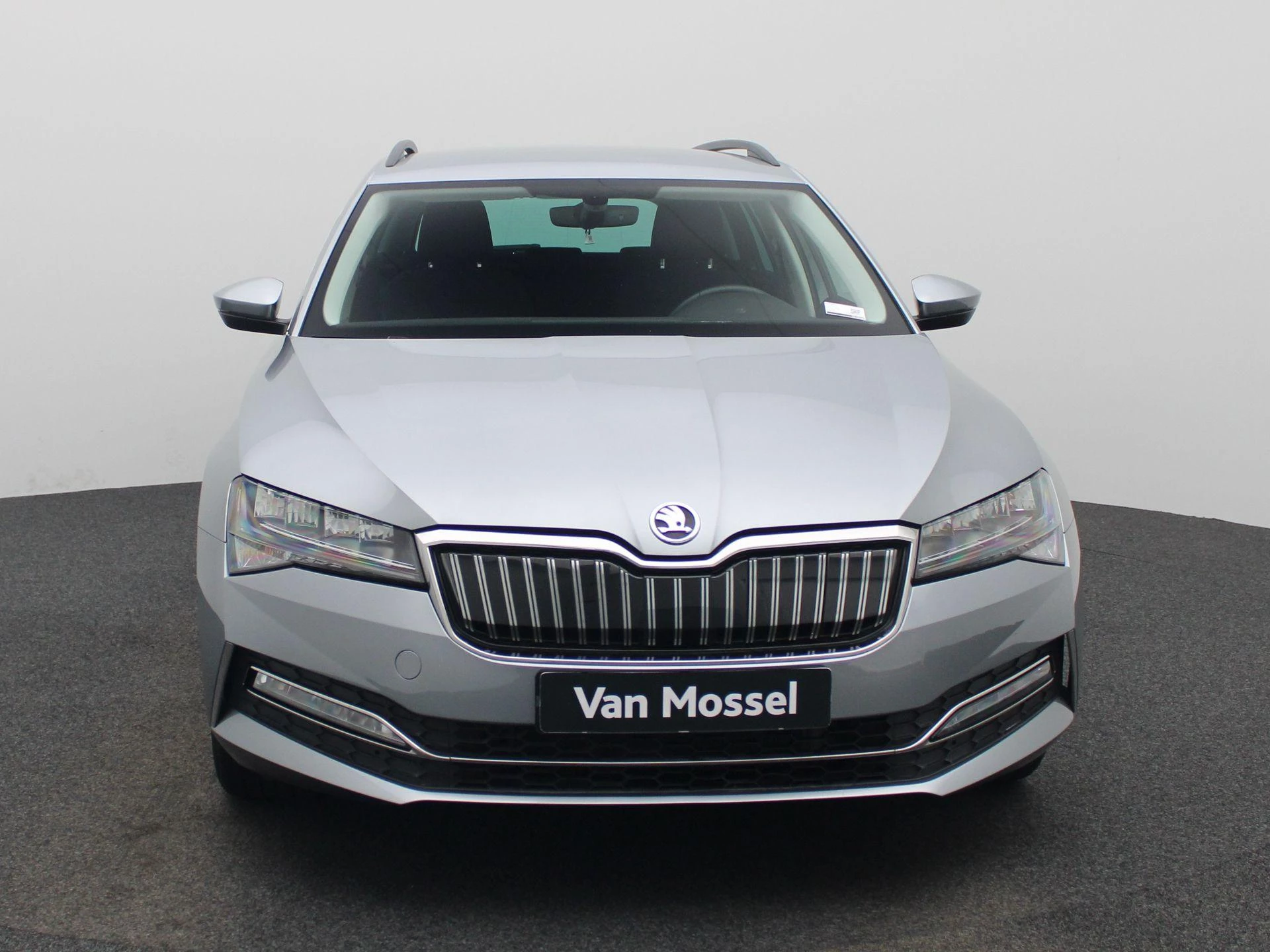 Skoda Superb met kenteken 55 – autofoto 5