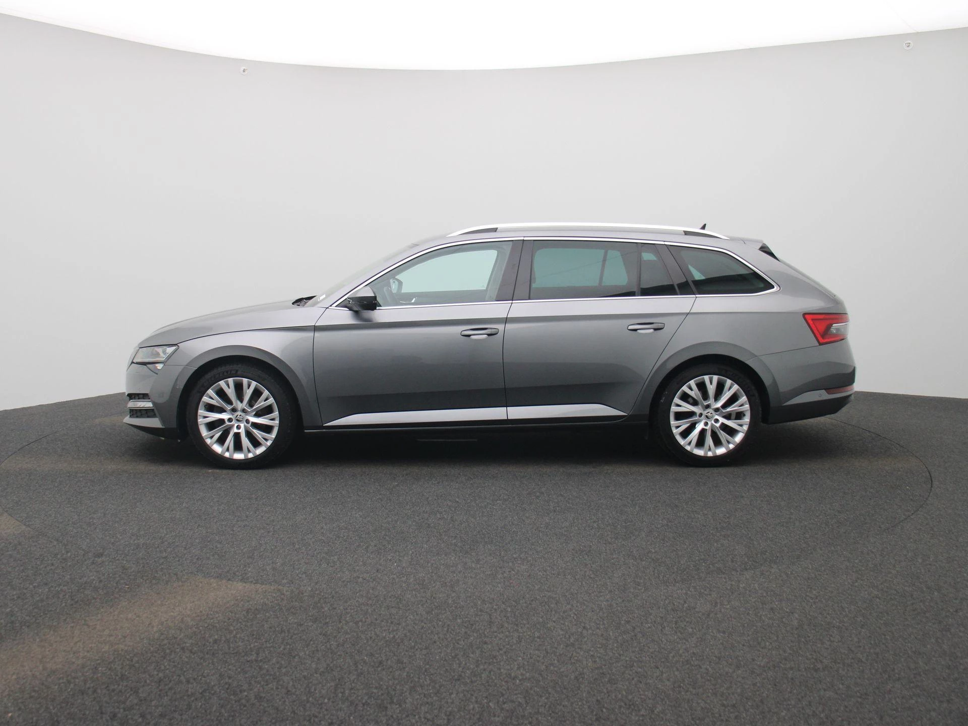 Skoda Superb met kenteken 55 – autofoto 5