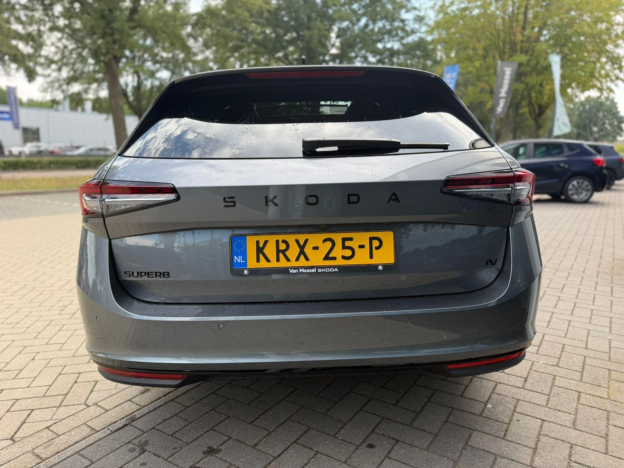 Skoda Superb met kenteken KRX-25-P – autofoto 5