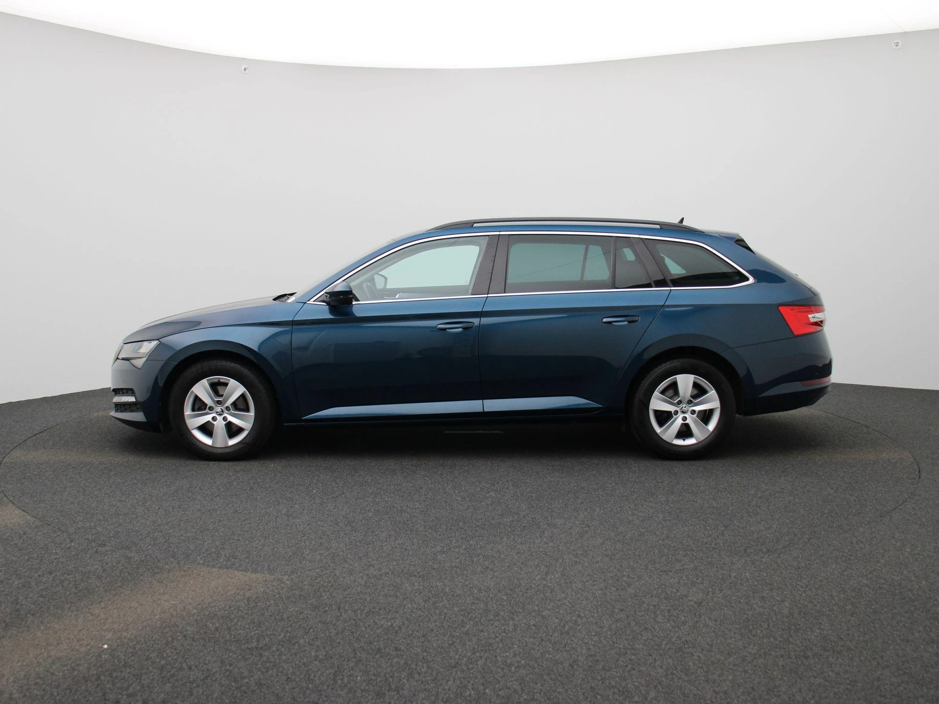 Skoda Superb met kenteken KVL-35-T – autofoto 5
