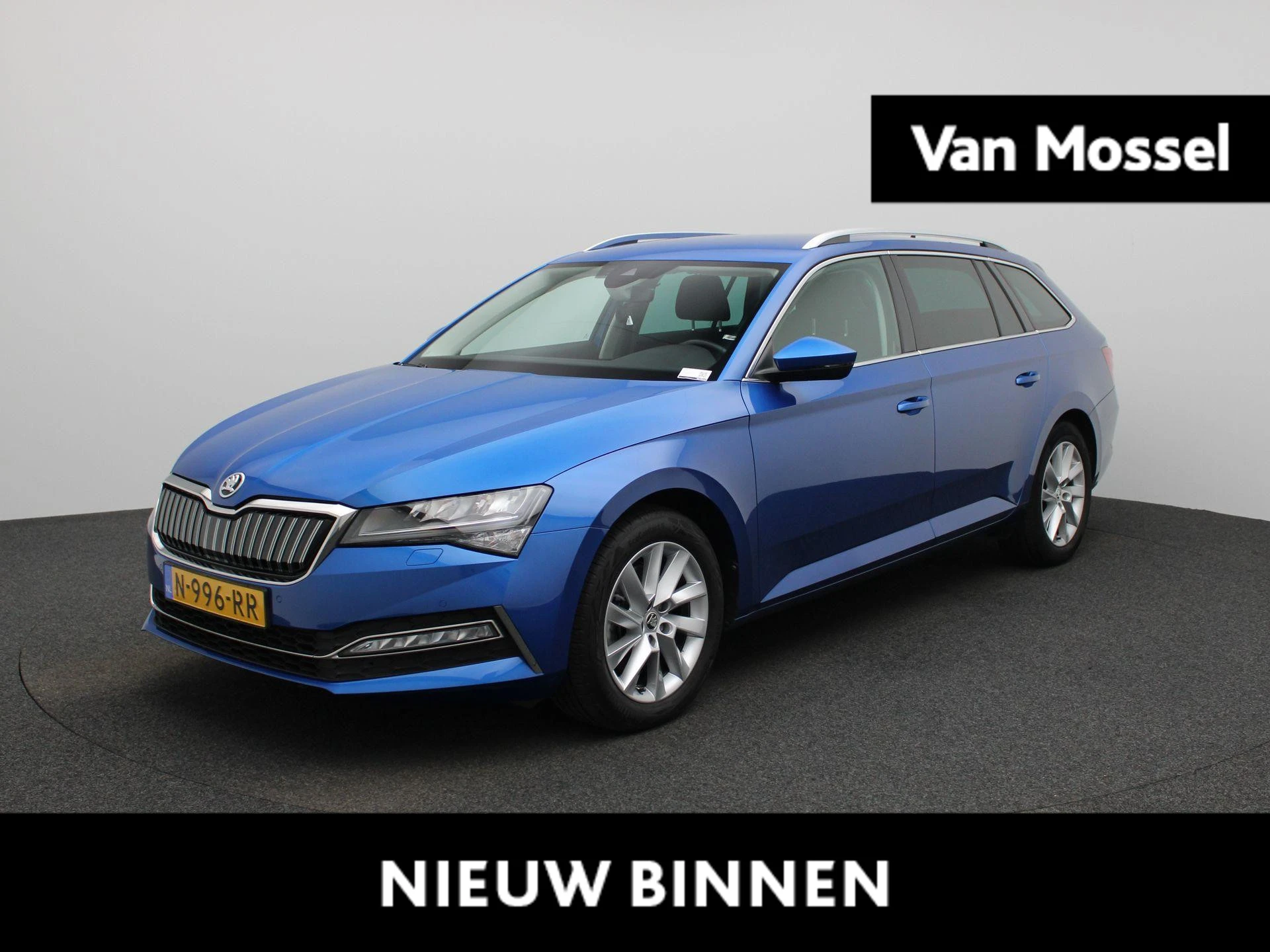 Skoda Superb met kenteken N-996-RR – autofoto 2