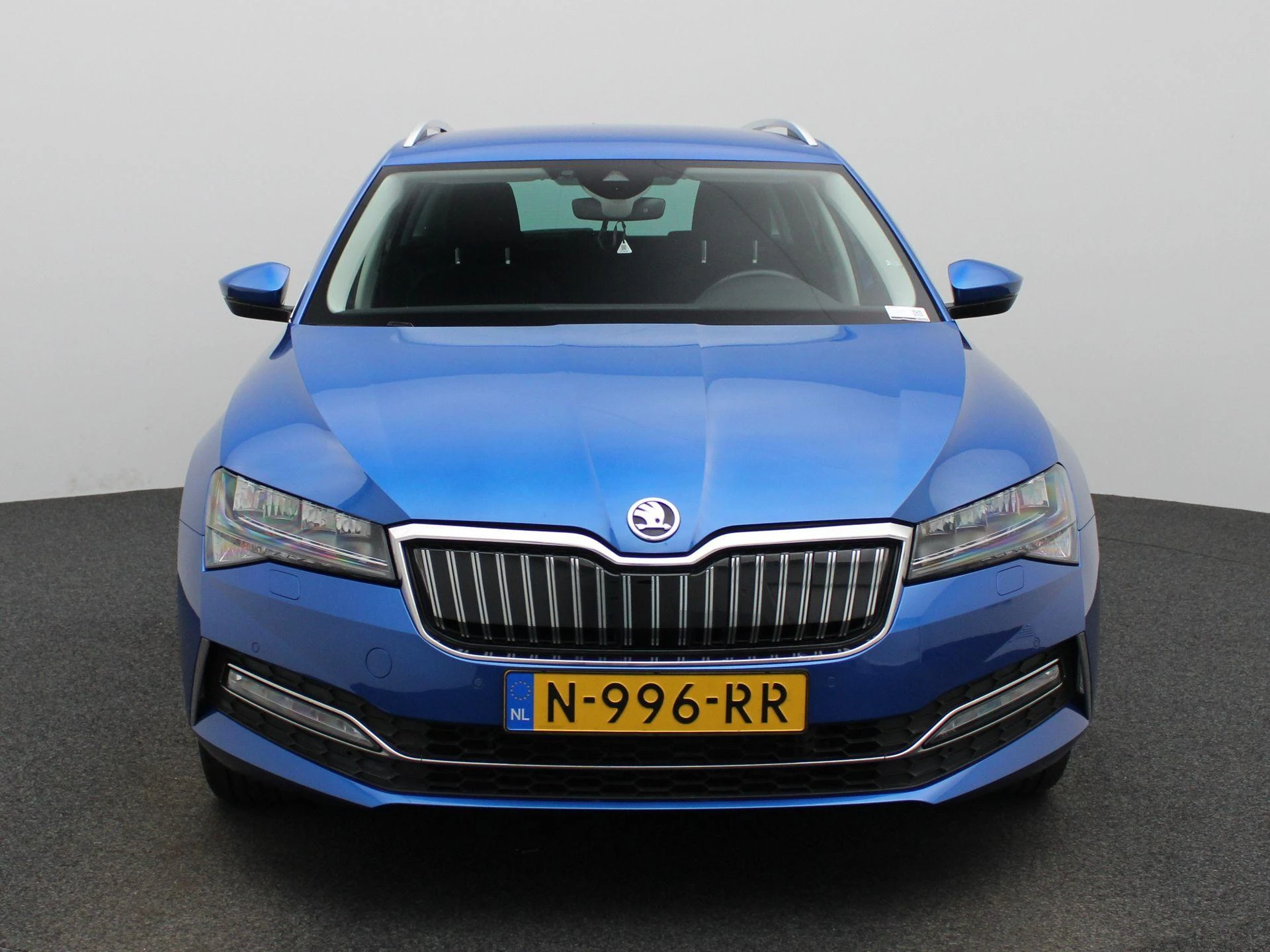 Skoda Superb met kenteken N-996-RR – autofoto 4