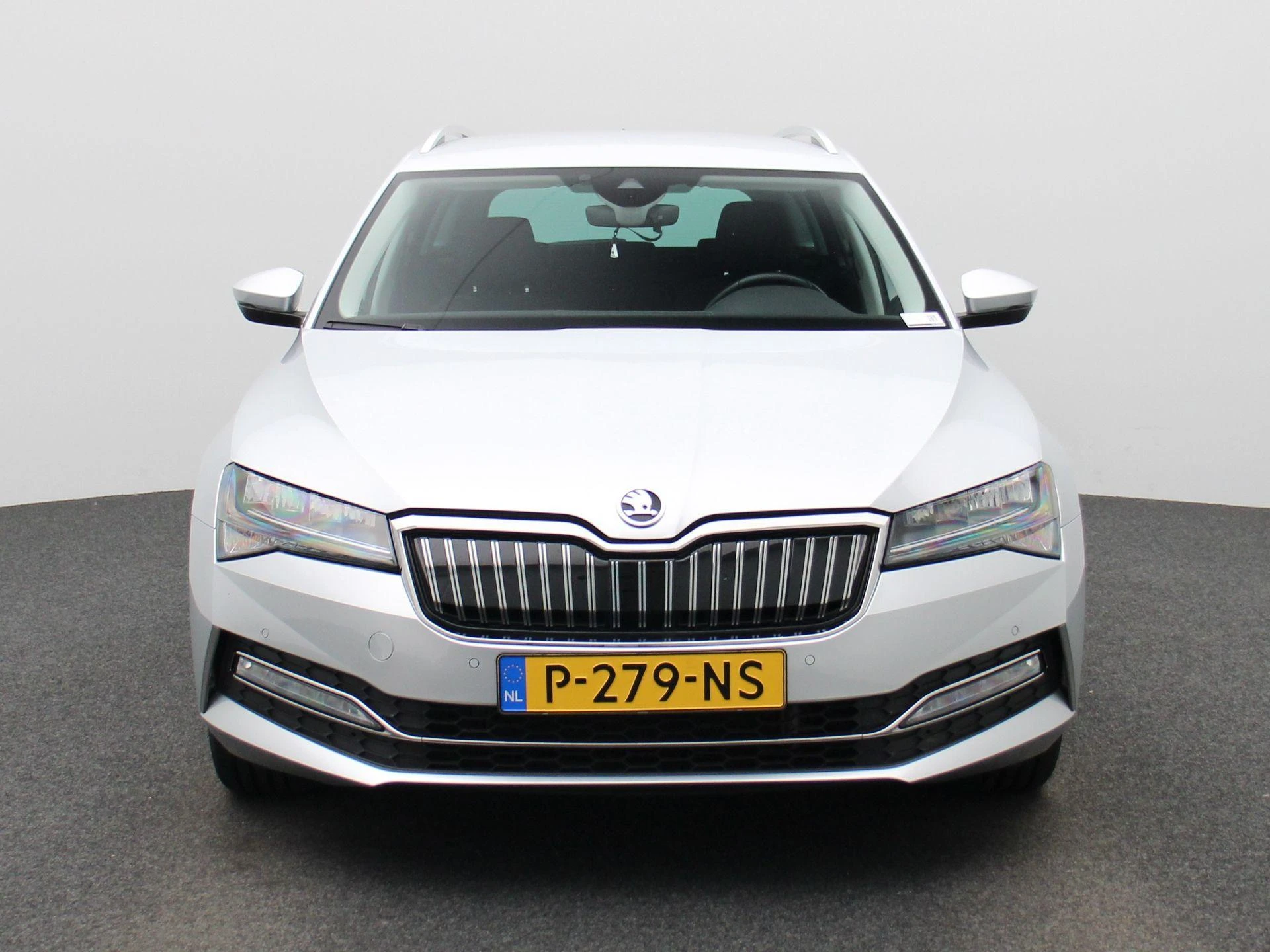 Skoda Superb met kenteken P-279-NS – autofoto 4