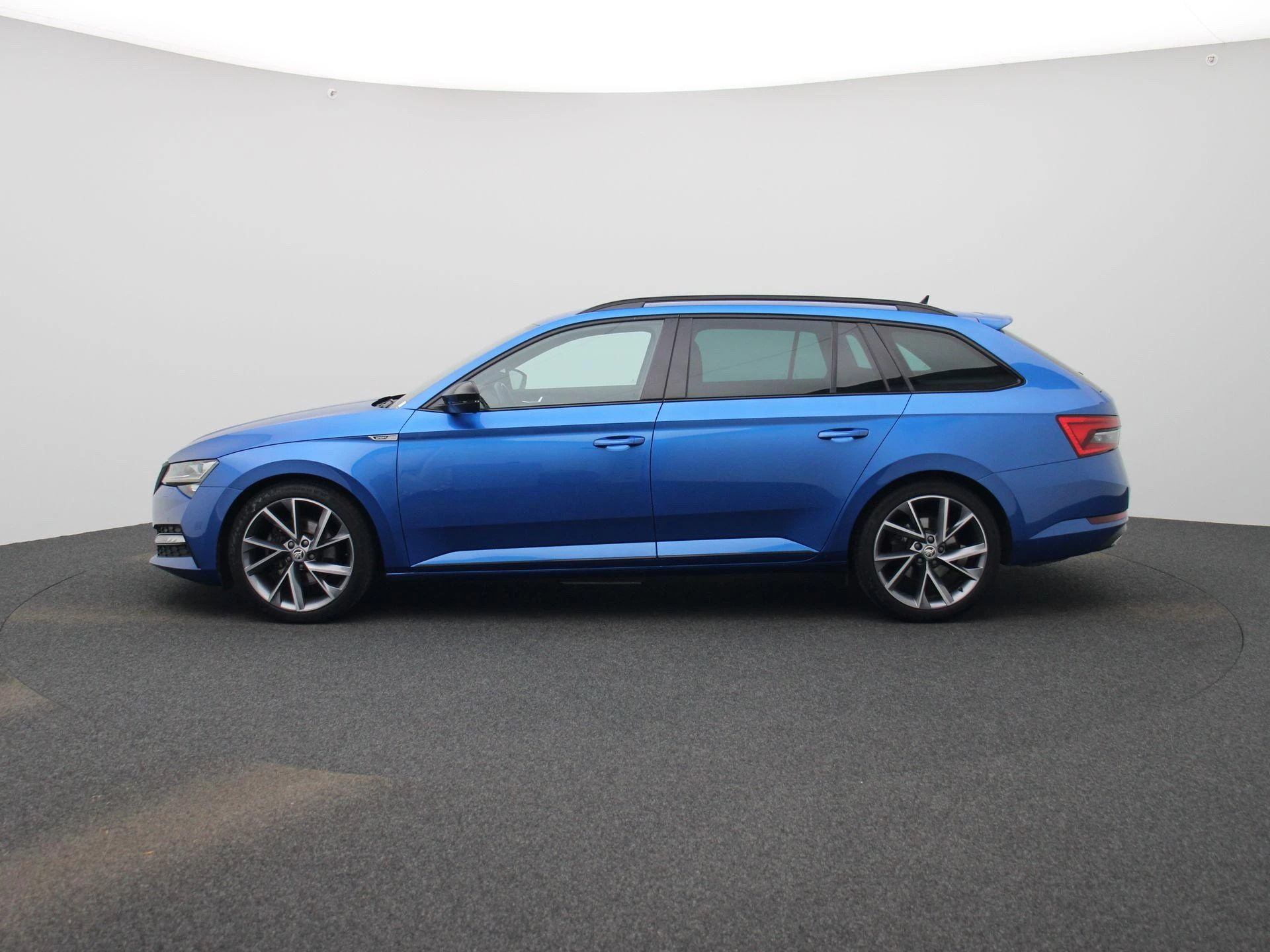 Skoda Superb met kenteken S-636-FR – autofoto 5