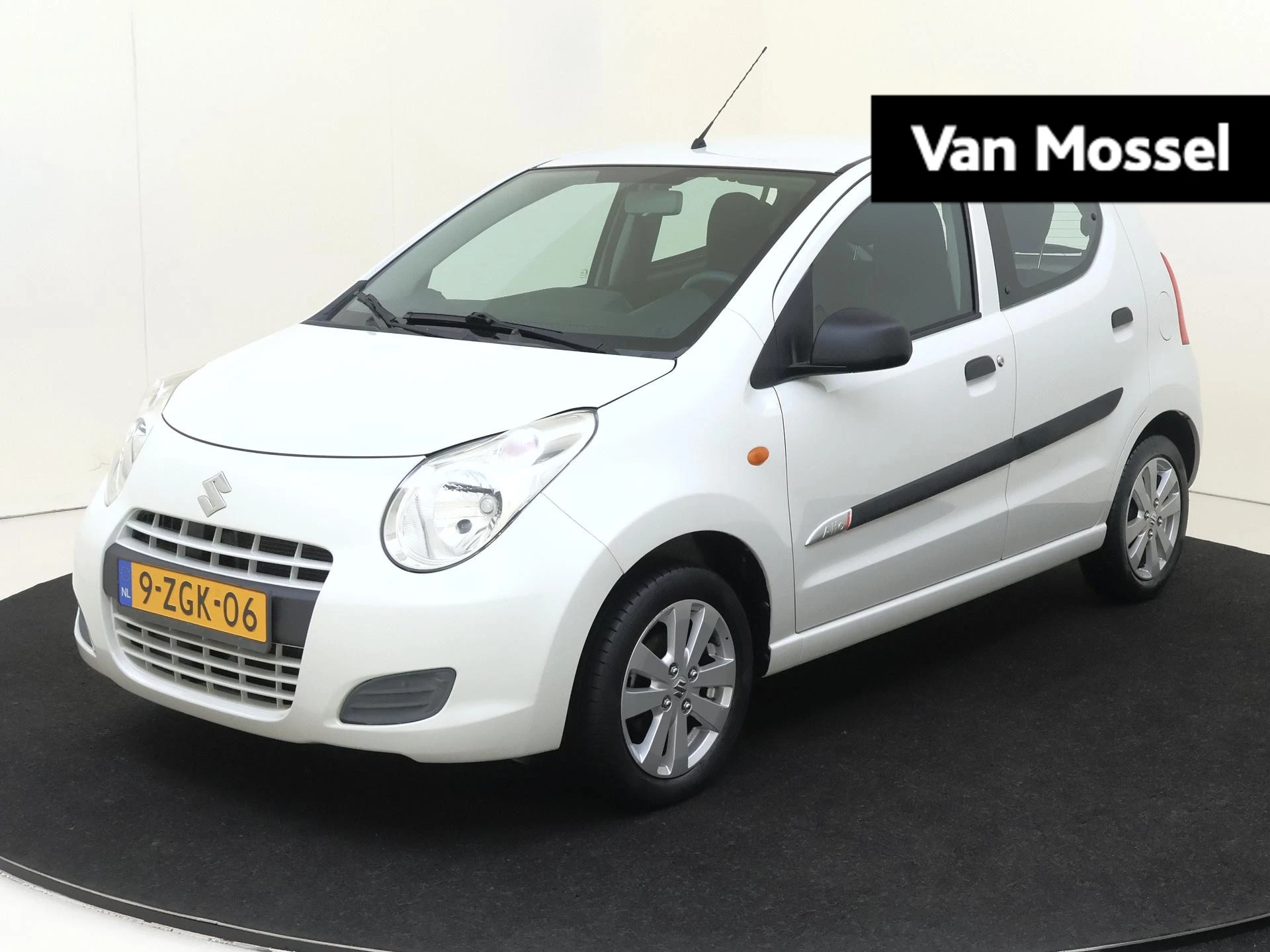 Suzuki Alto met kenteken 49100 – autofoto 2