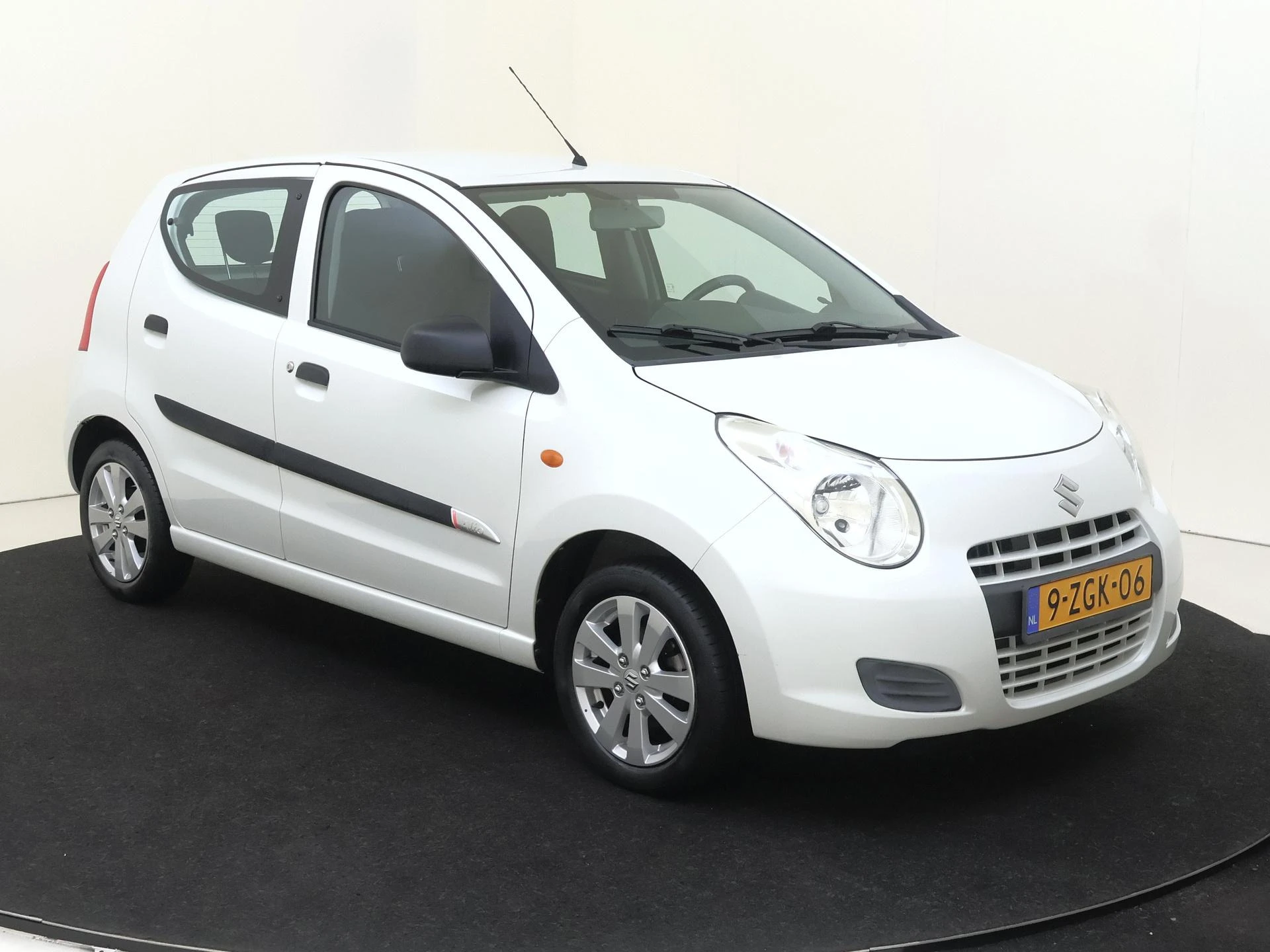 Suzuki Alto met kenteken 49100 – autofoto 3