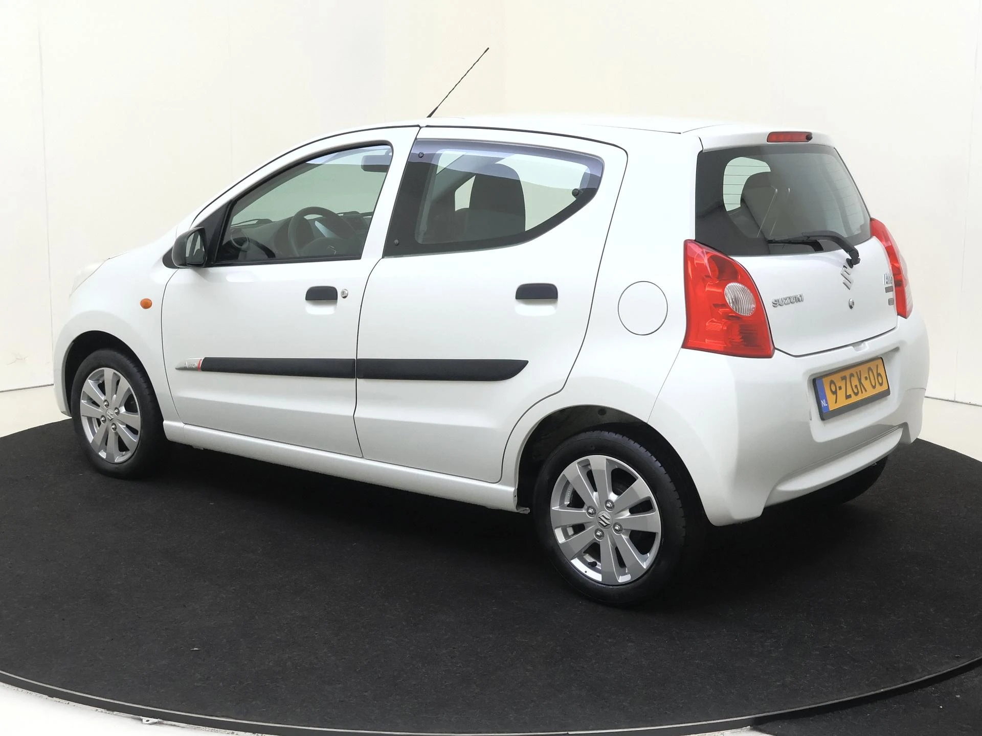 Suzuki Alto met kenteken 49100 – autofoto 4