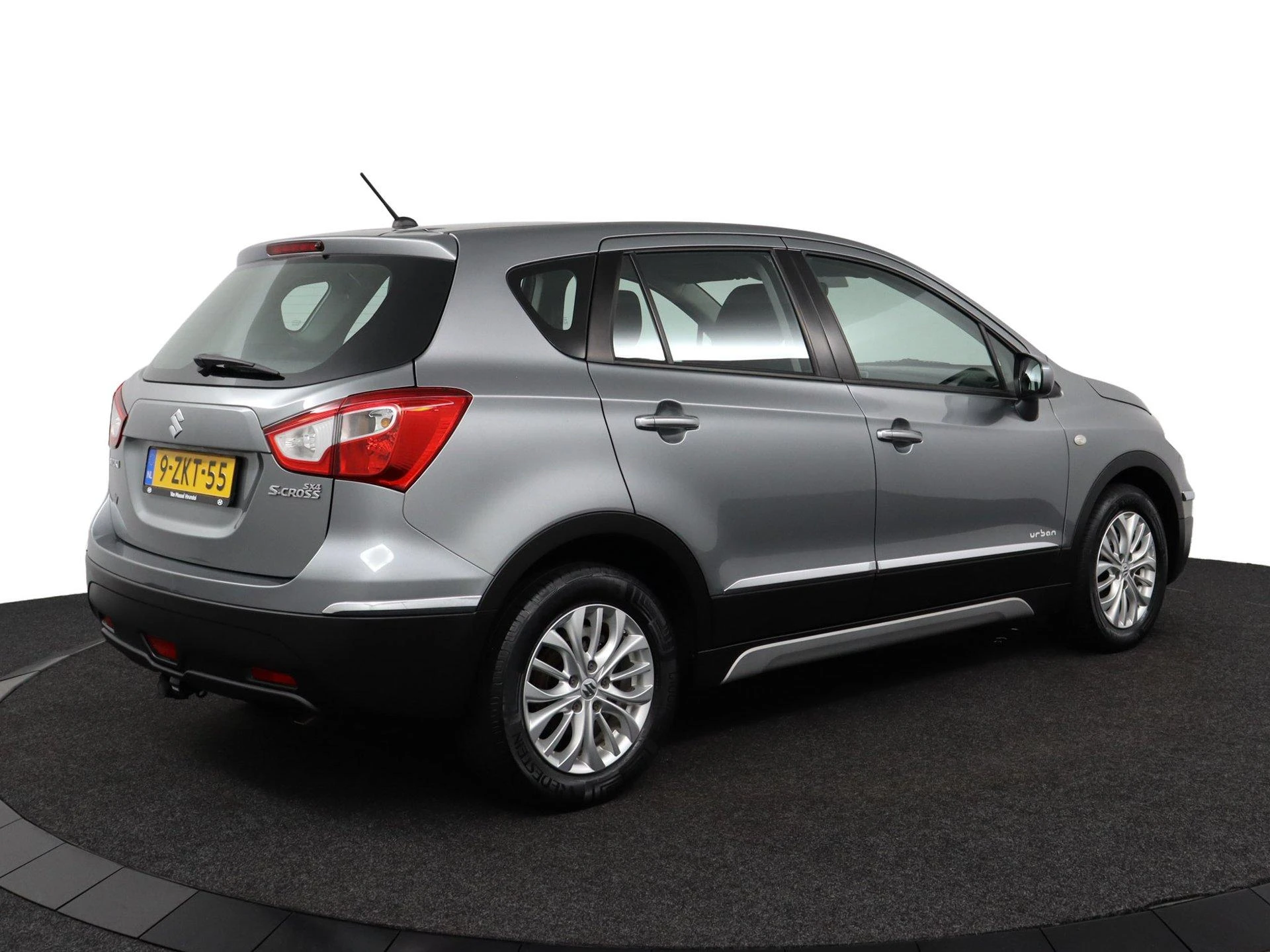 Suzuki S-Cross met kenteken 66100 – autofoto 5
