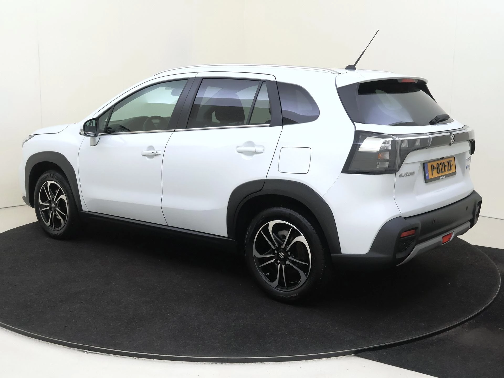 Suzuki S-Cross met kenteken P-821-ZF – autofoto 4