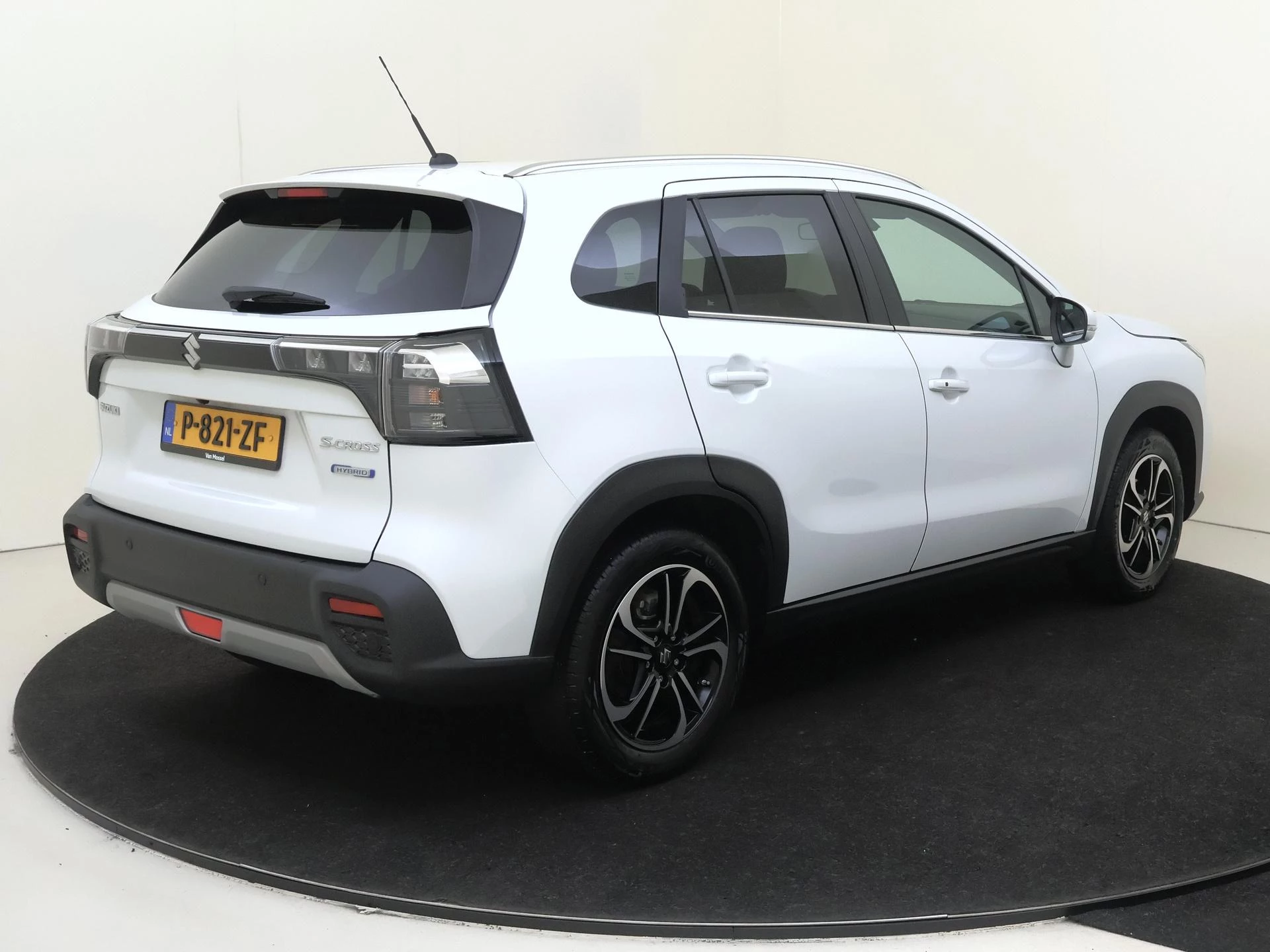 Suzuki S-Cross met kenteken P-821-ZF – autofoto 5