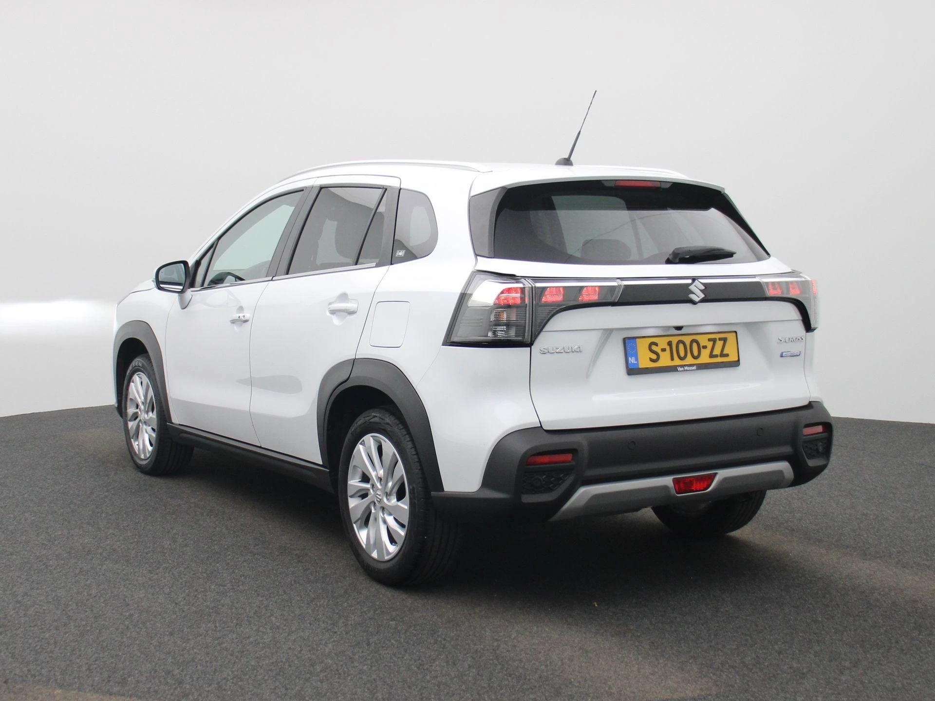 Suzuki S-Cross met kenteken S-100-ZZ – autofoto 3