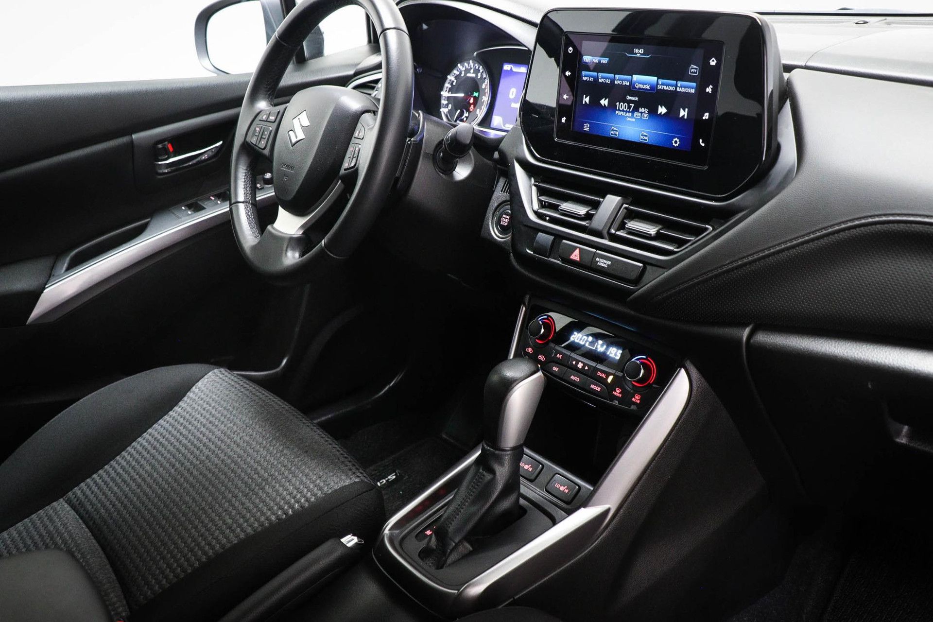 Suzuki S-Cross met kenteken X-171-SL – autofoto 3