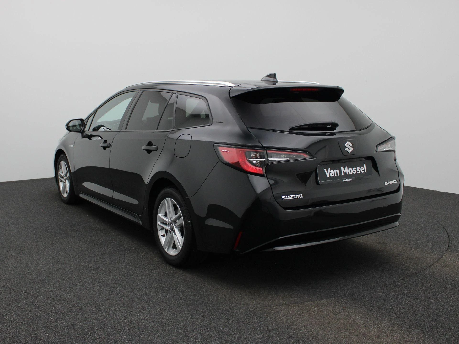 Suzuki Swace – autofoto 3