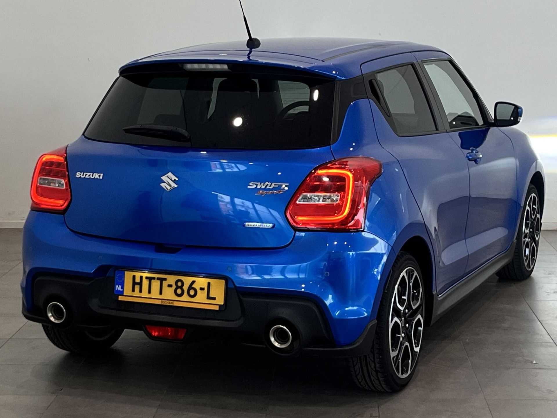 Suzuki Swift met kenteken HTT-86-L – autofoto 2