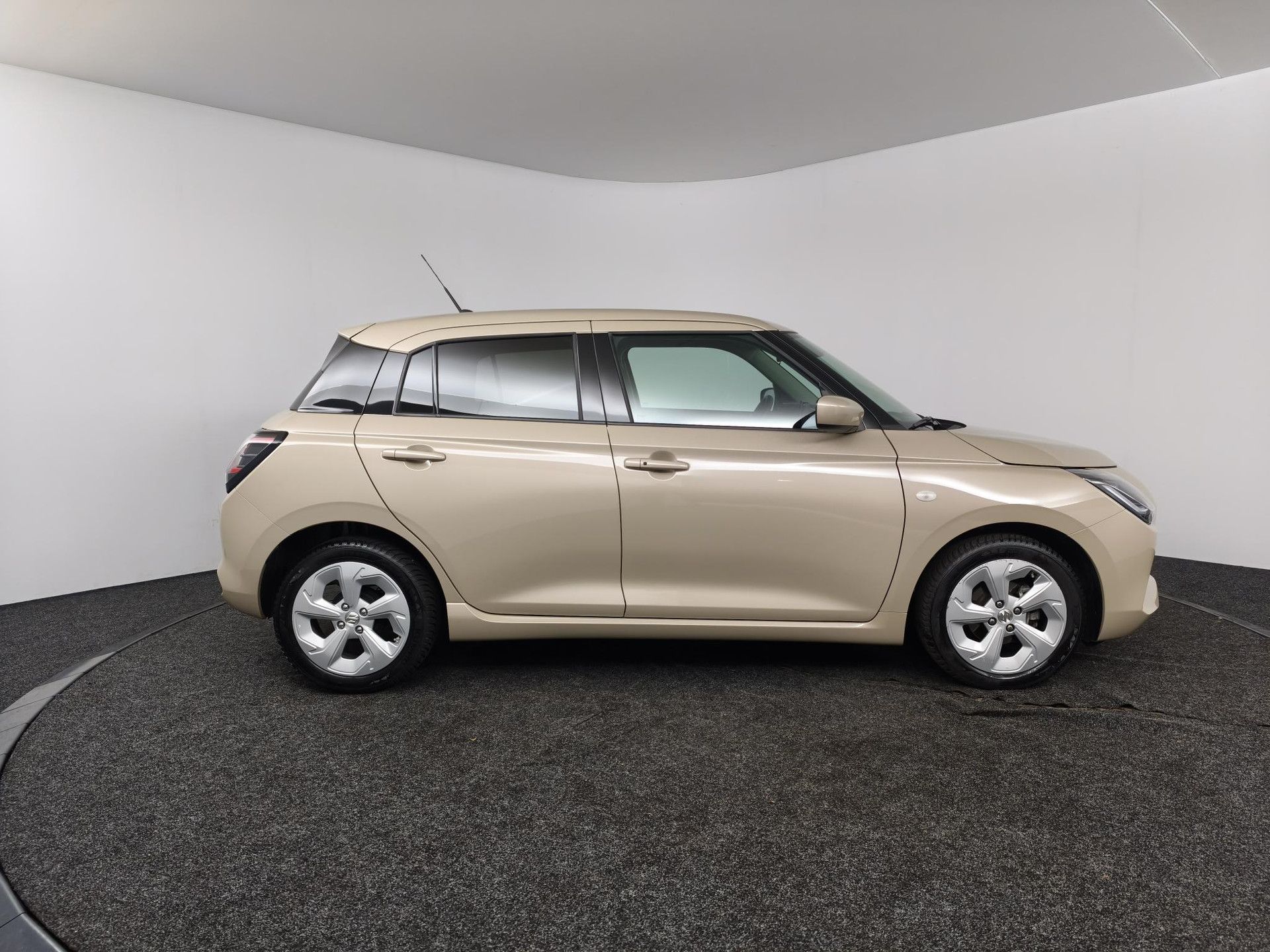 Suzuki Swift met kenteken KVS-02-G – autofoto 3