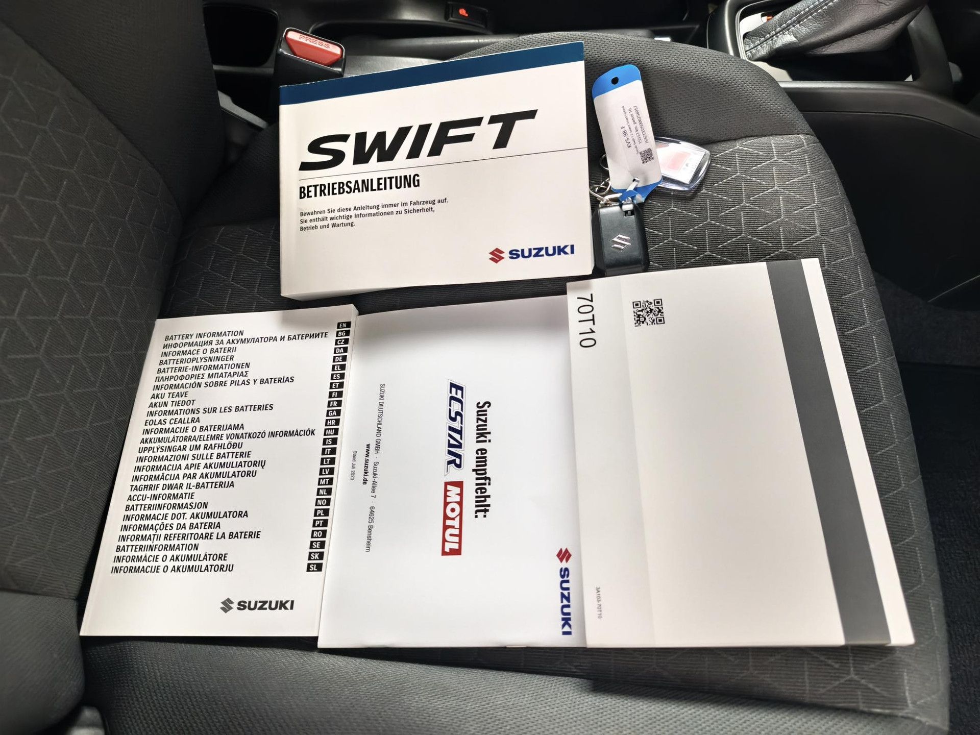 Suzuki Swift met kenteken KVS-98-F – autofoto 2
