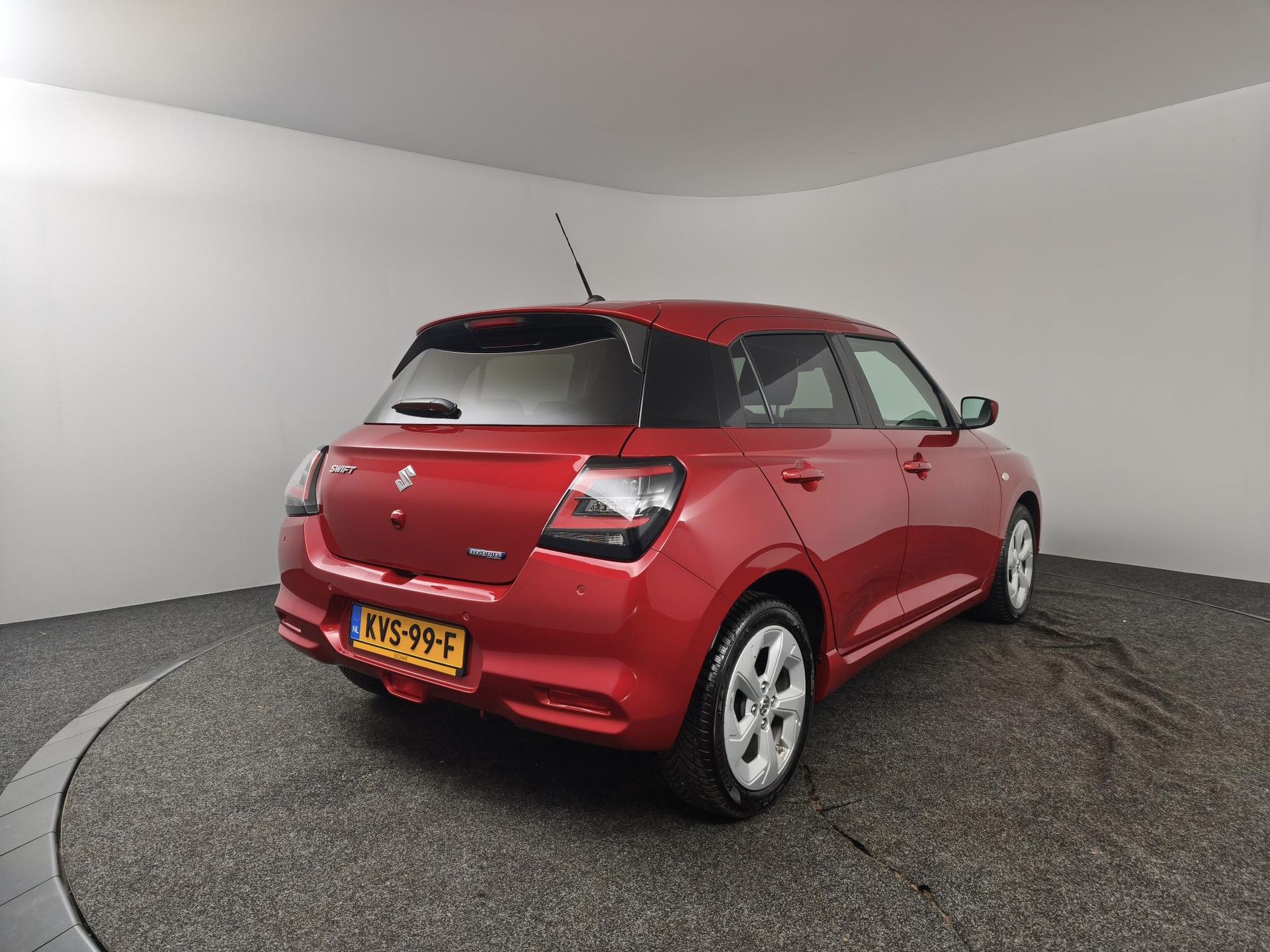 Suzuki Swift met kenteken KVS-99-F – autofoto 2