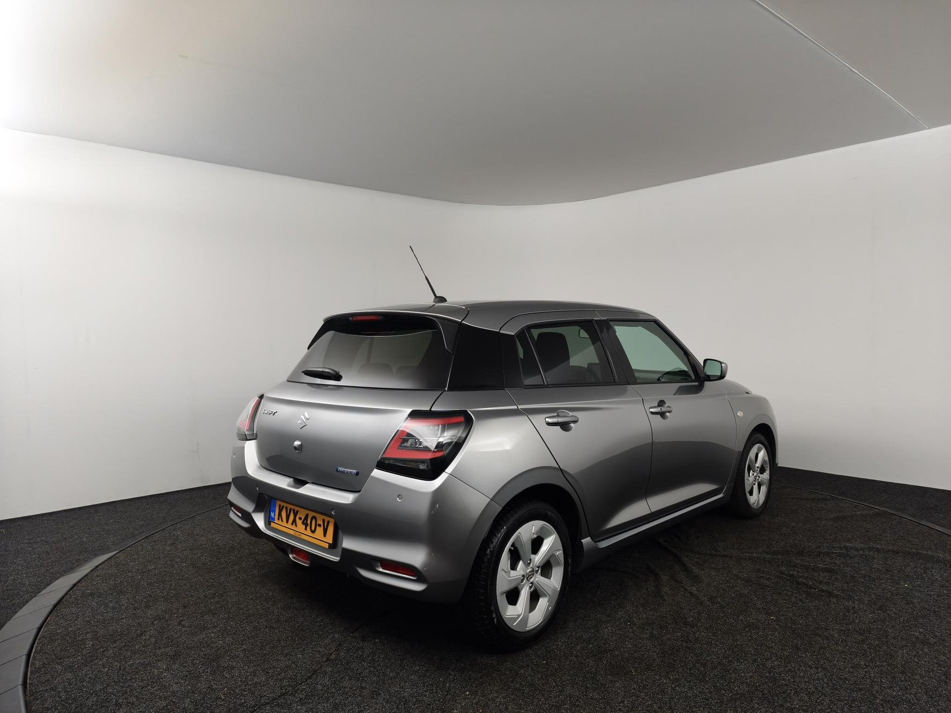 Suzuki Swift met kenteken KVX-40-V – autofoto 2