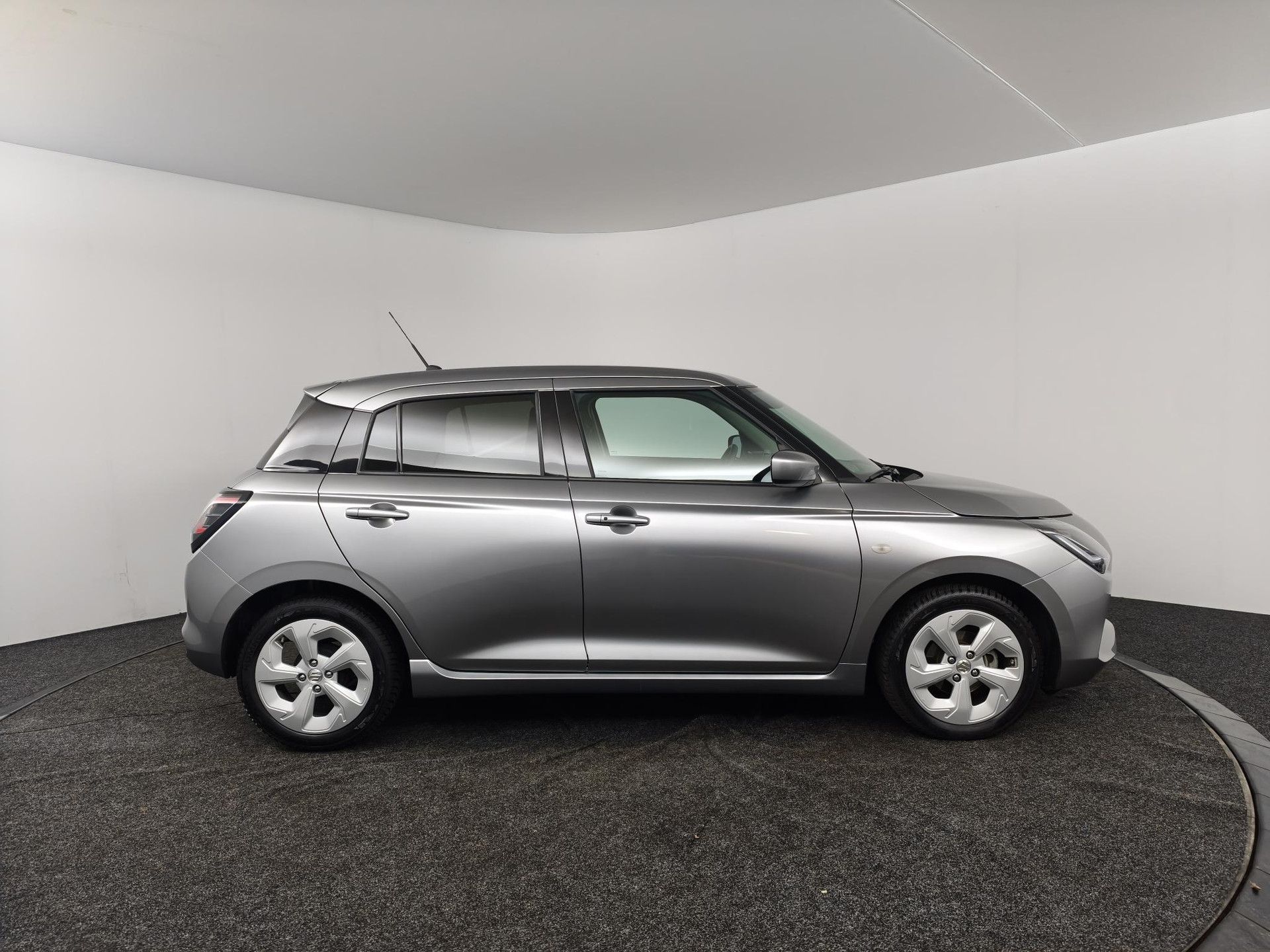 Suzuki Swift met kenteken KVX-40-V – autofoto 3