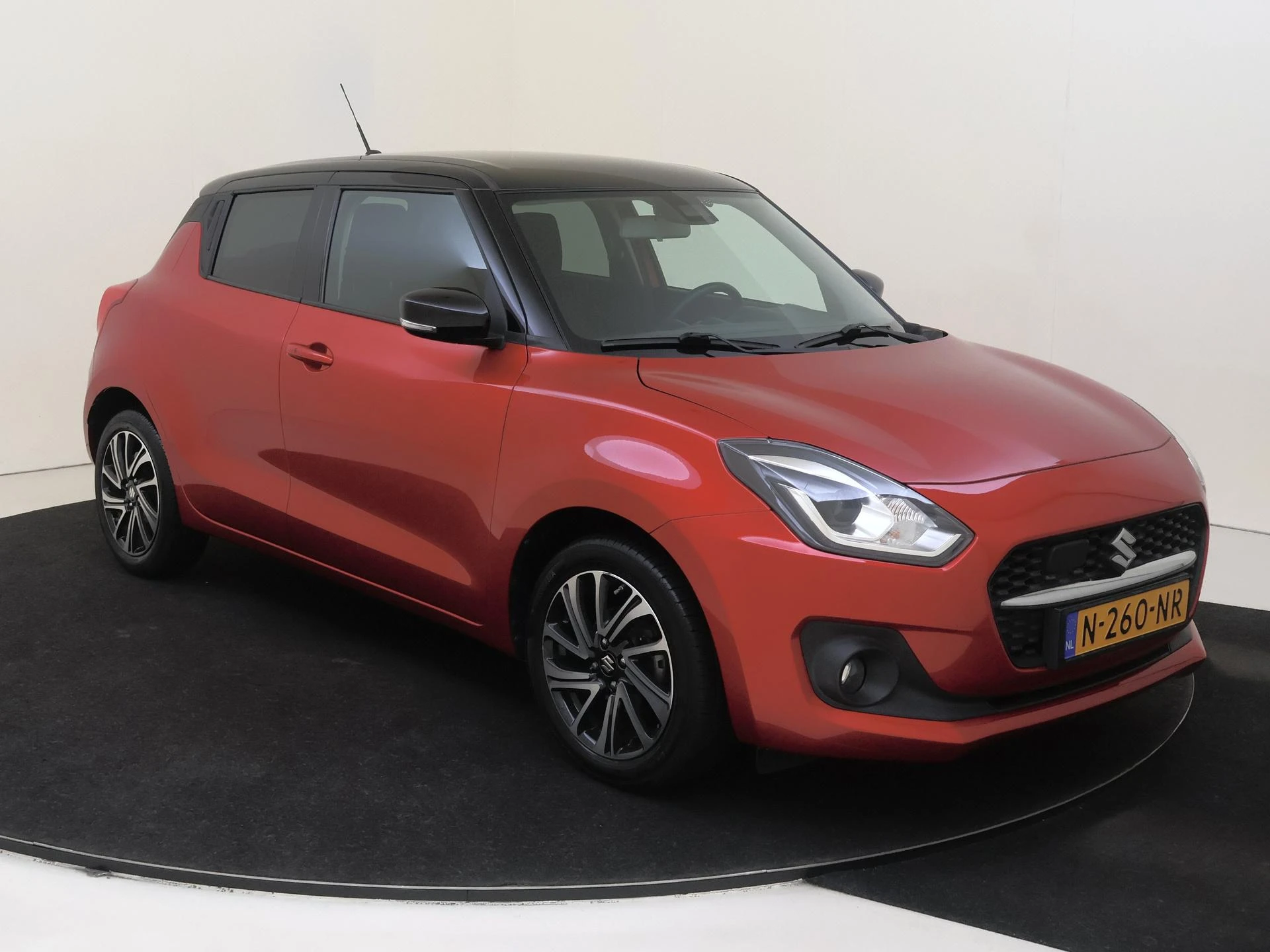 Suzuki Swift met kenteken N-260-NR – autofoto 3