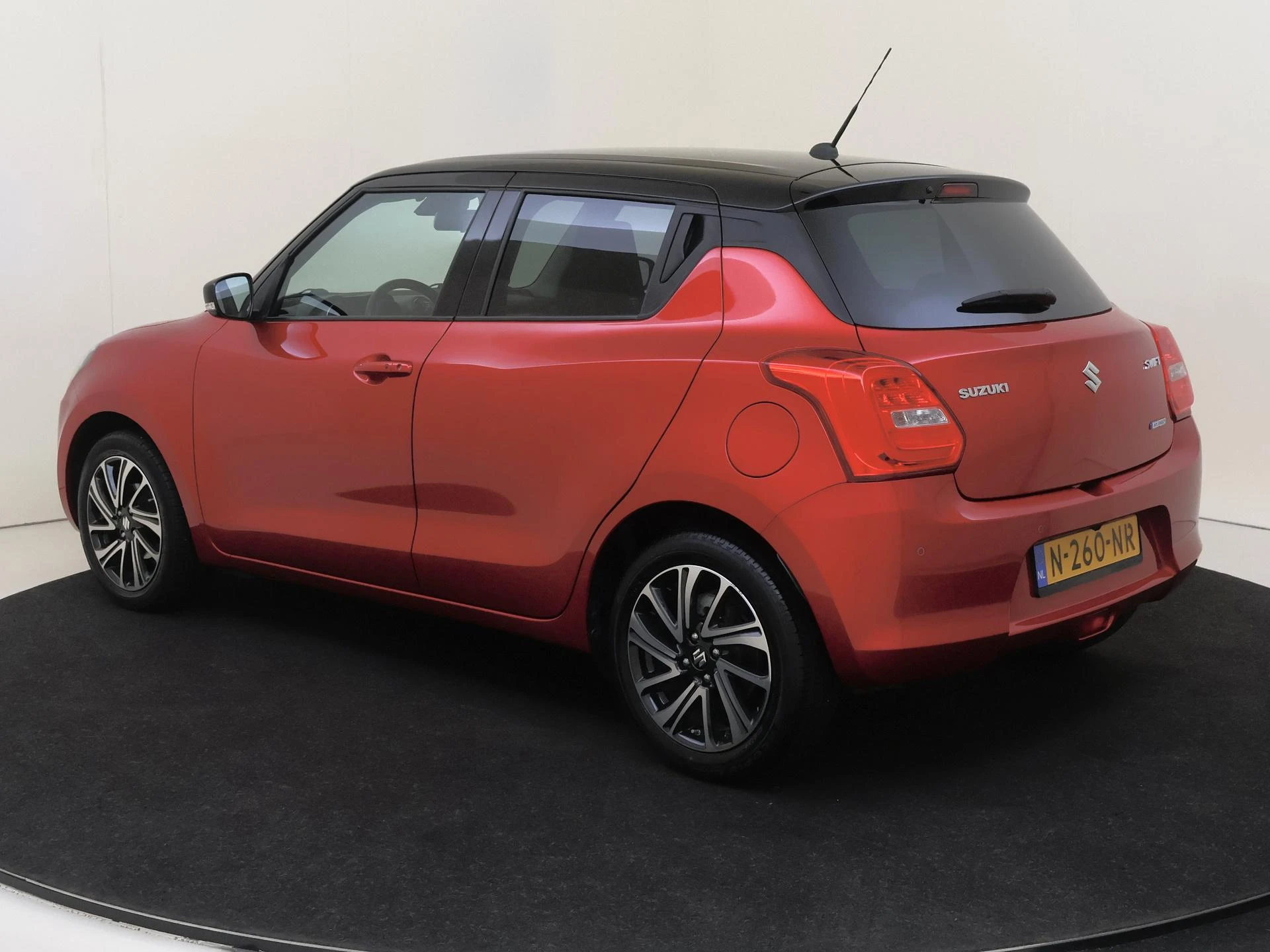 Suzuki Swift met kenteken N-260-NR – autofoto 4
