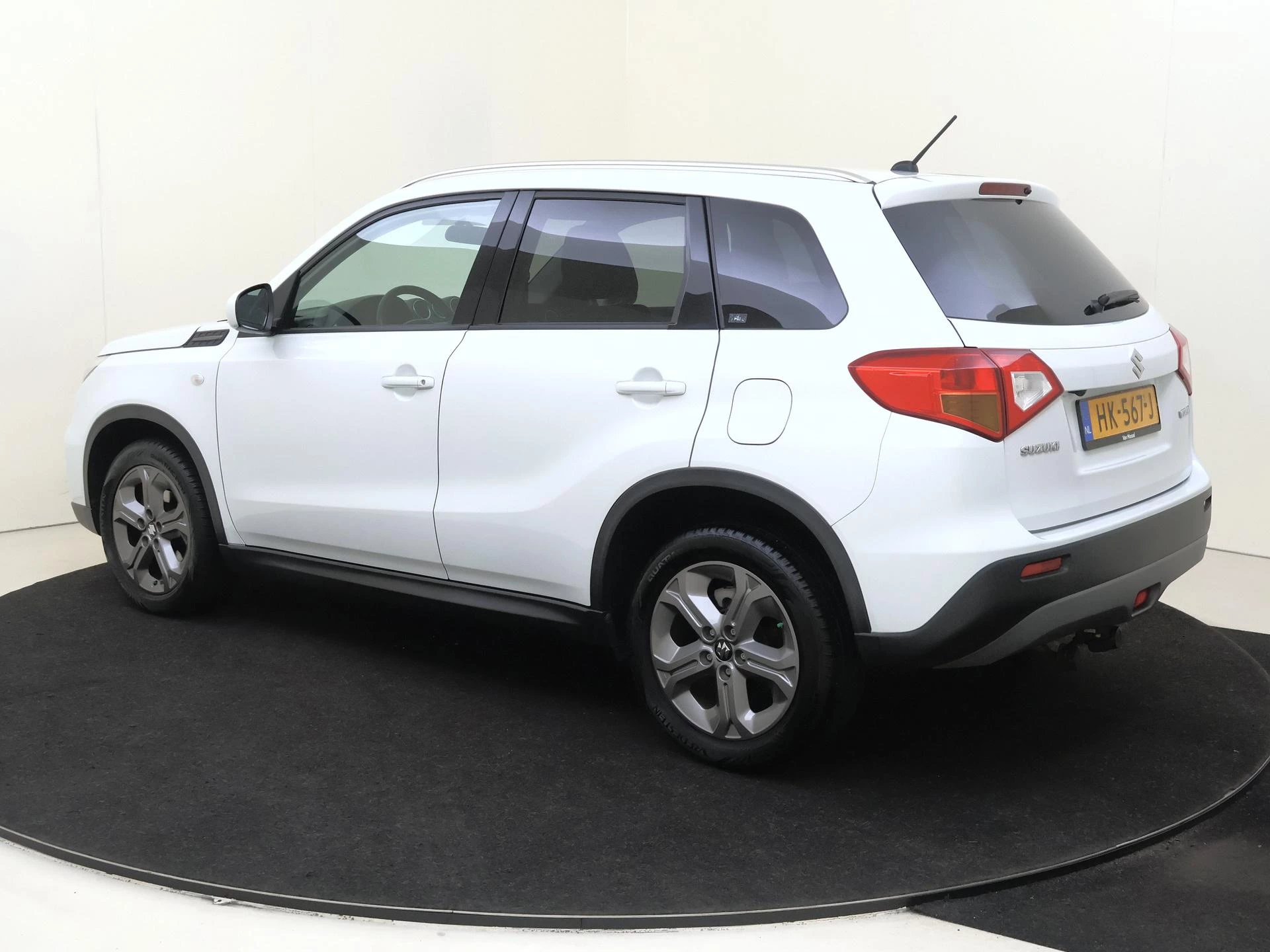 Suzuki Vitara met kenteken 66100 – autofoto 4