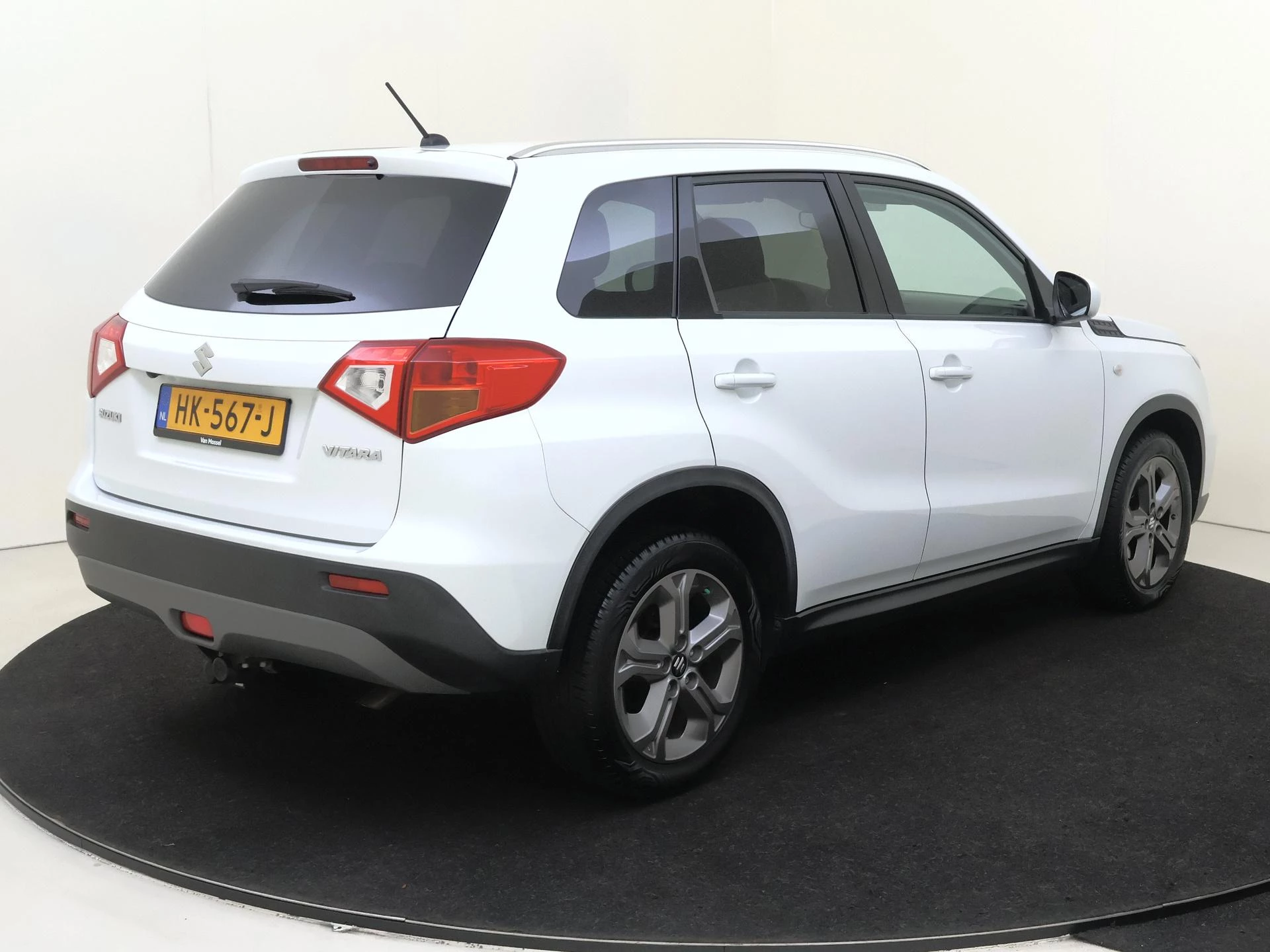 Suzuki Vitara met kenteken 66100 – autofoto 5