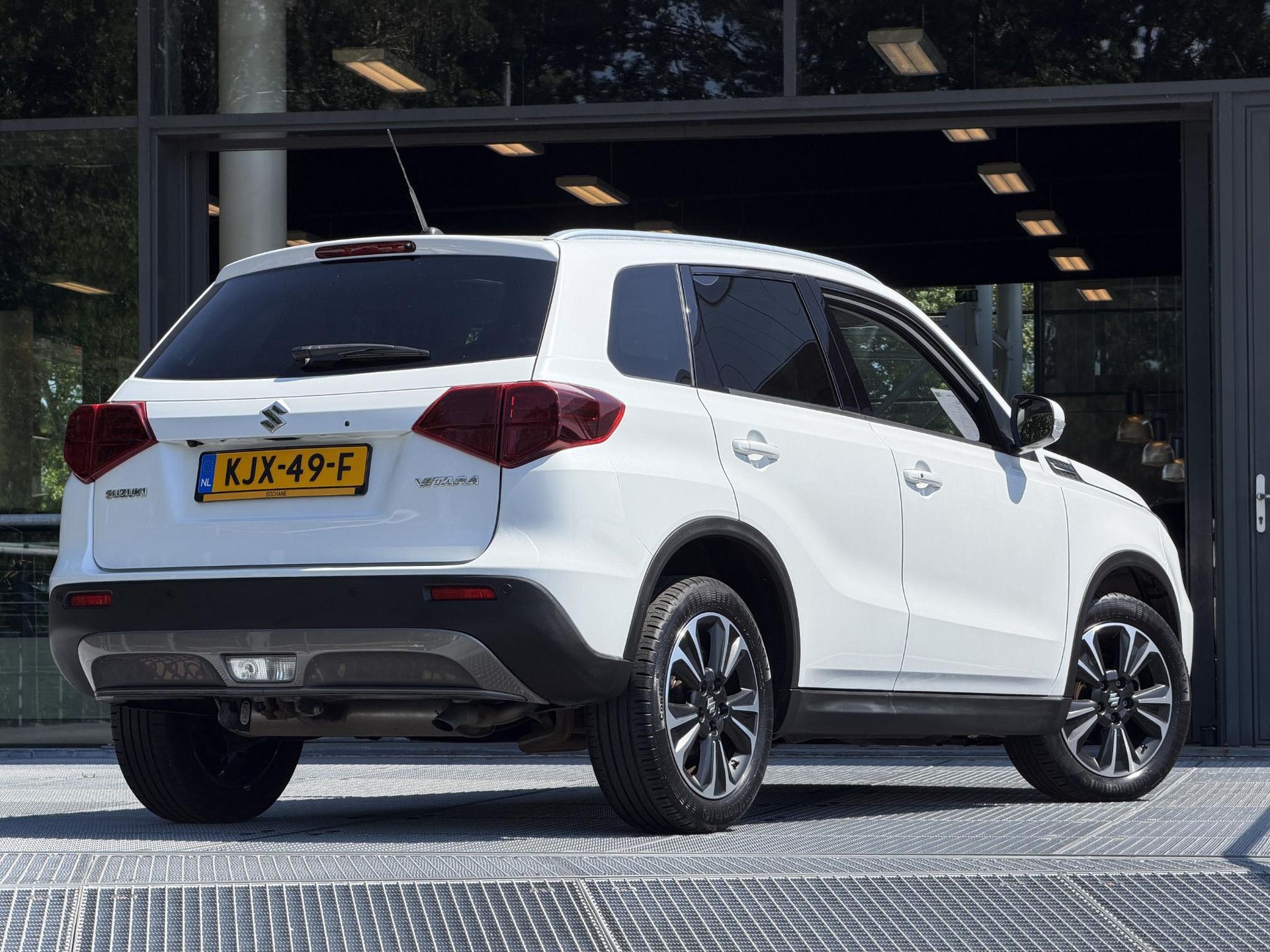 Suzuki Vitara met kenteken KJX-49-F – autofoto 2