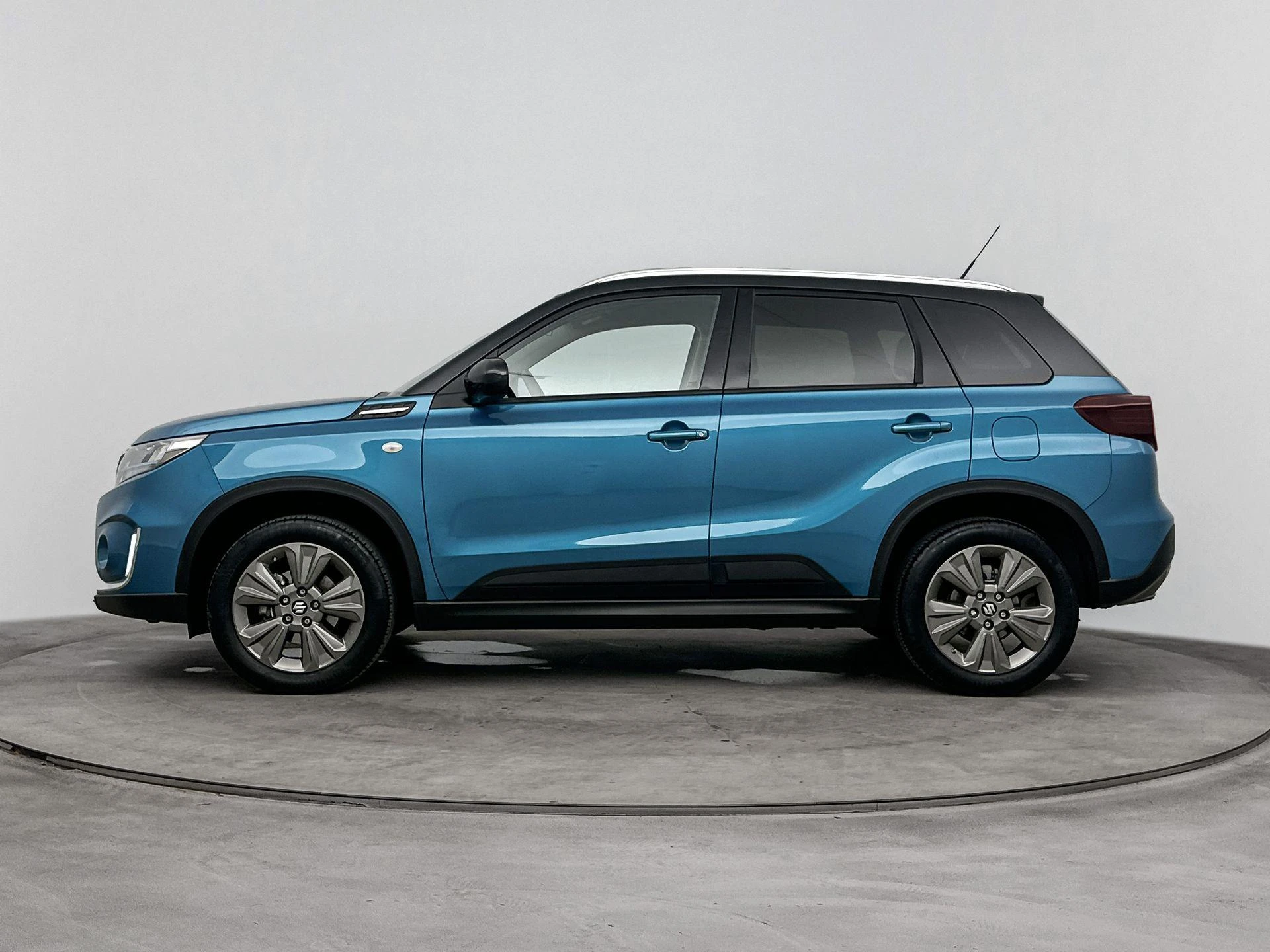 Suzuki Vitara met kenteken P-285-TD – autofoto 4