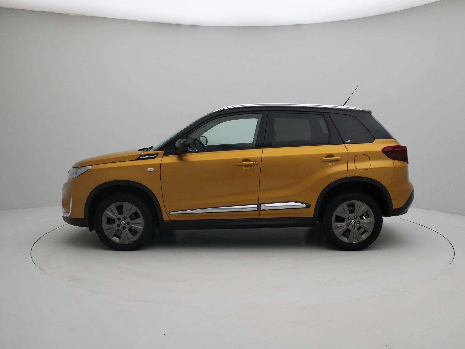 Suzuki Vitara met kenteken P-638-NJ – autofoto 5
