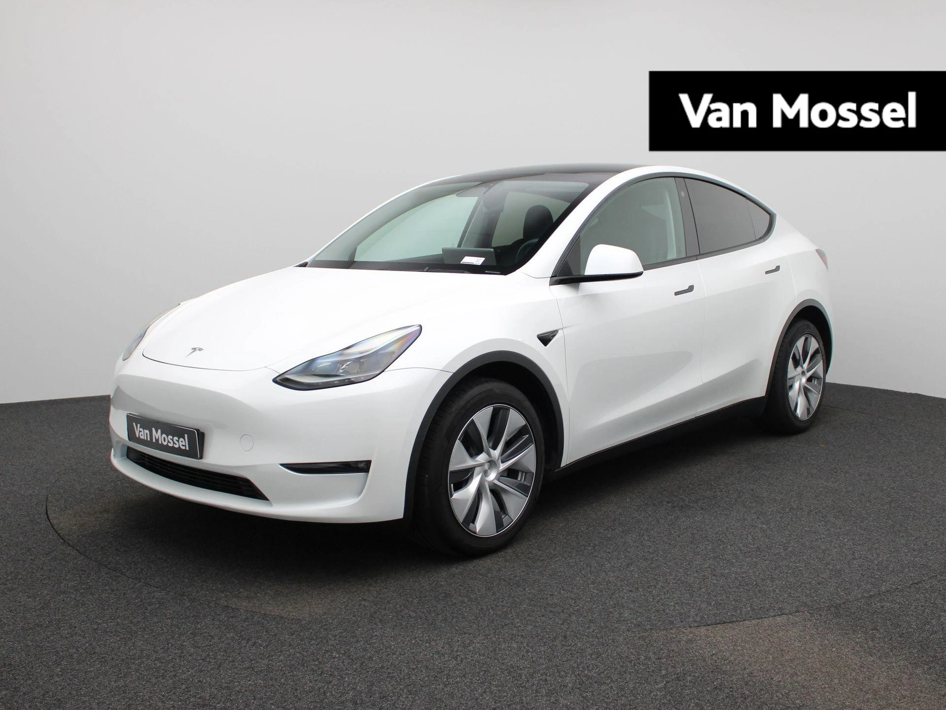 Tesla ModelY – autofoto 2