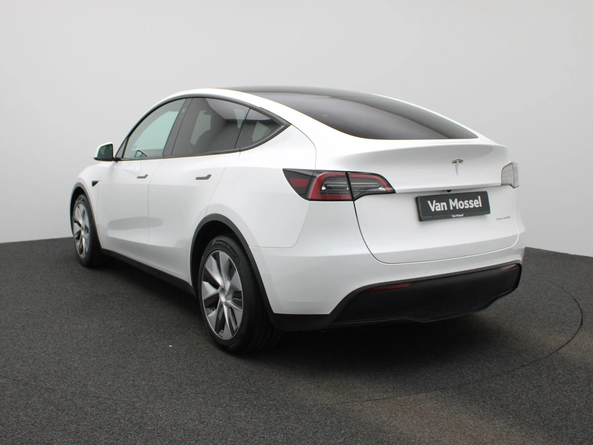 Tesla ModelY – autofoto 3