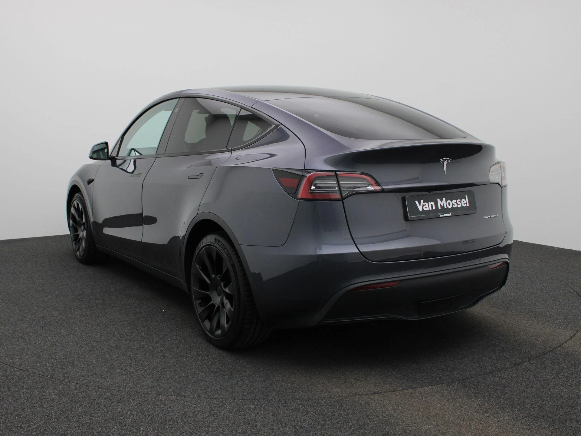Tesla ModelY – autofoto 3