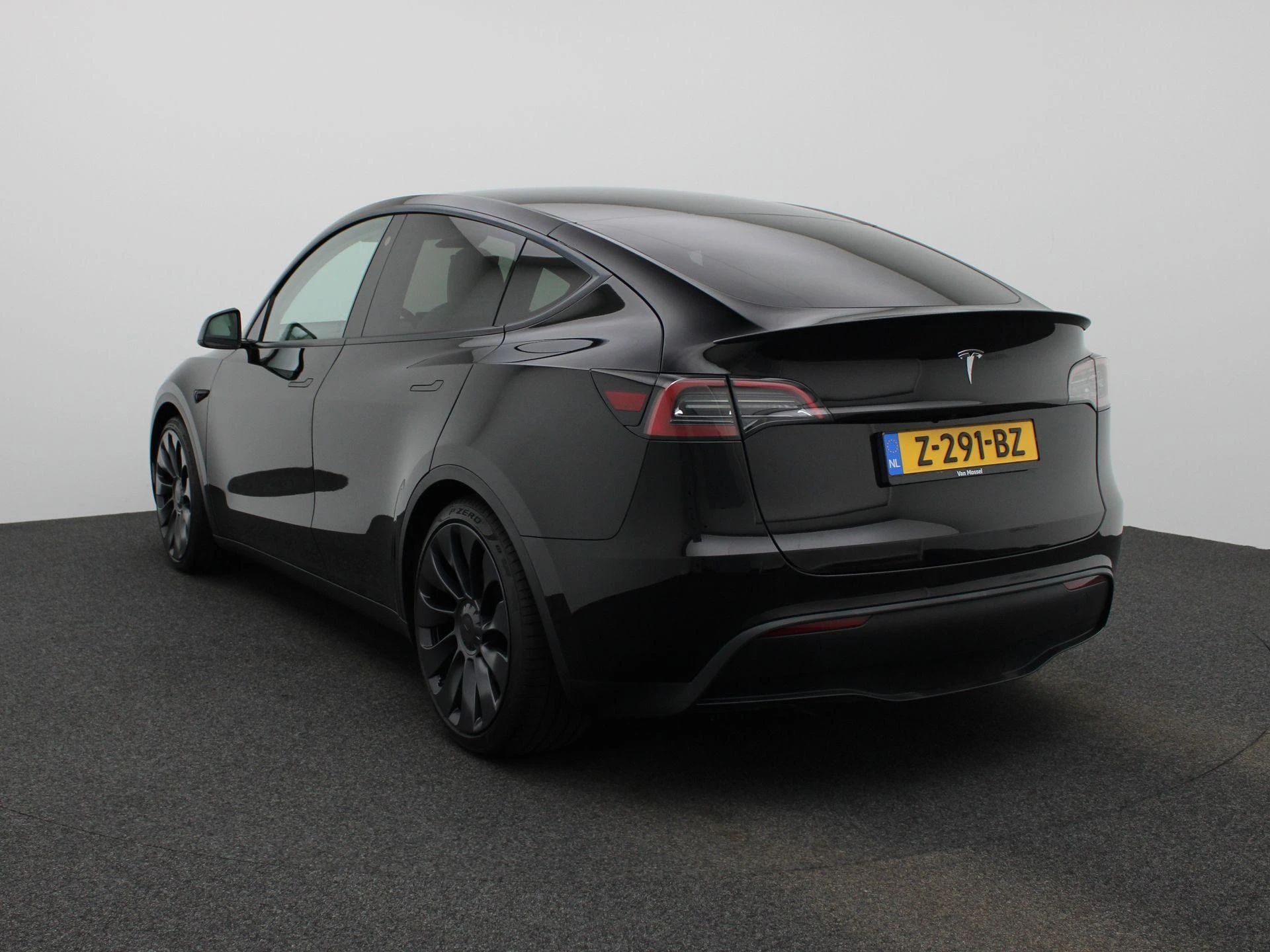 Tesla ModelY – autofoto 3