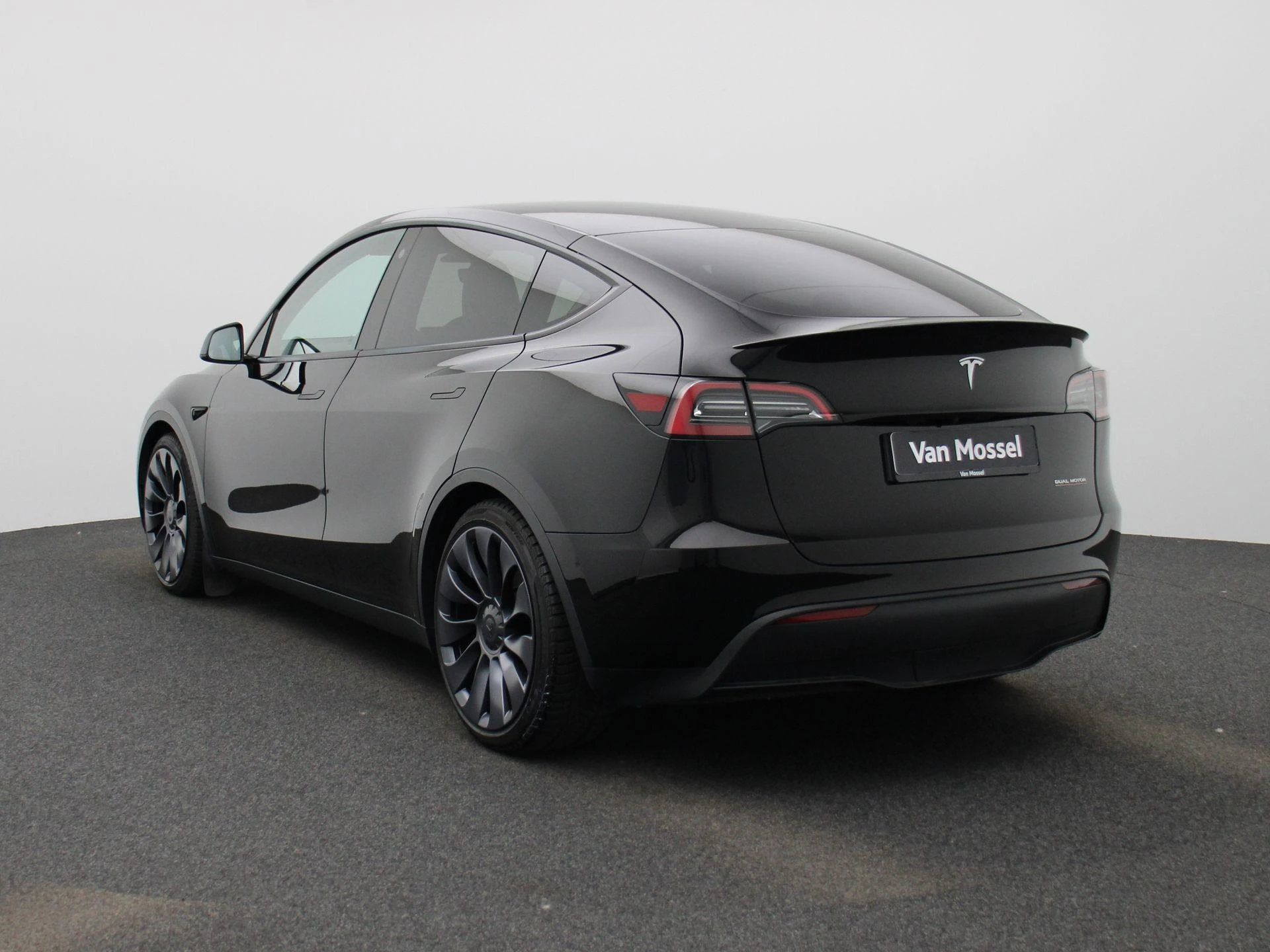 Tesla ModelY – autofoto 3