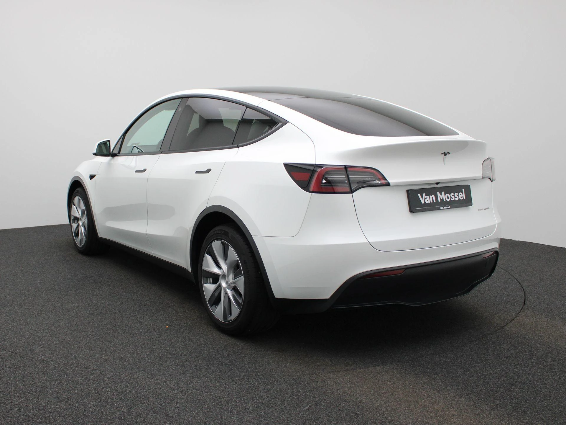 Tesla ModelY – autofoto 3