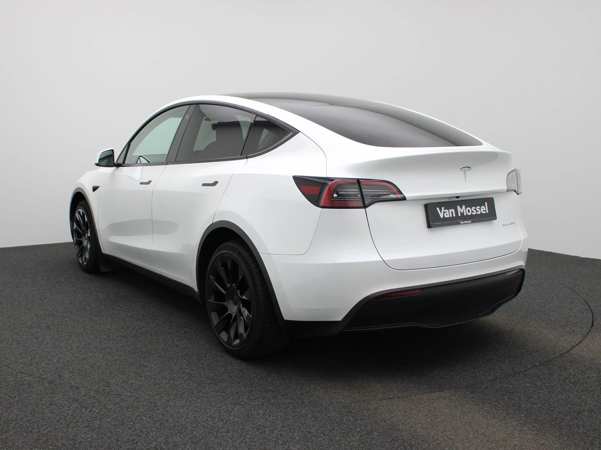 Tesla ModelY – autofoto 3