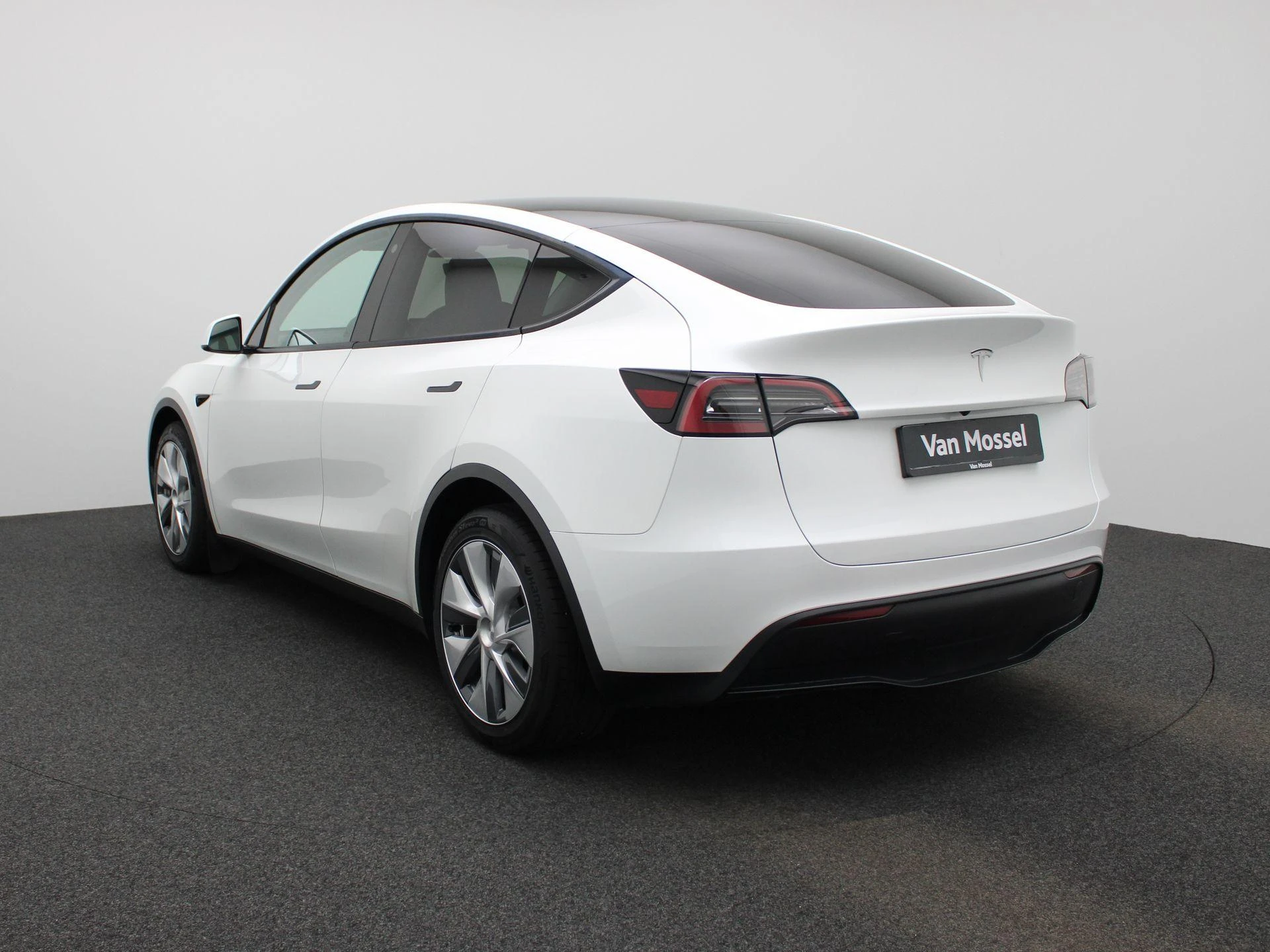 Tesla ModelY – autofoto 3