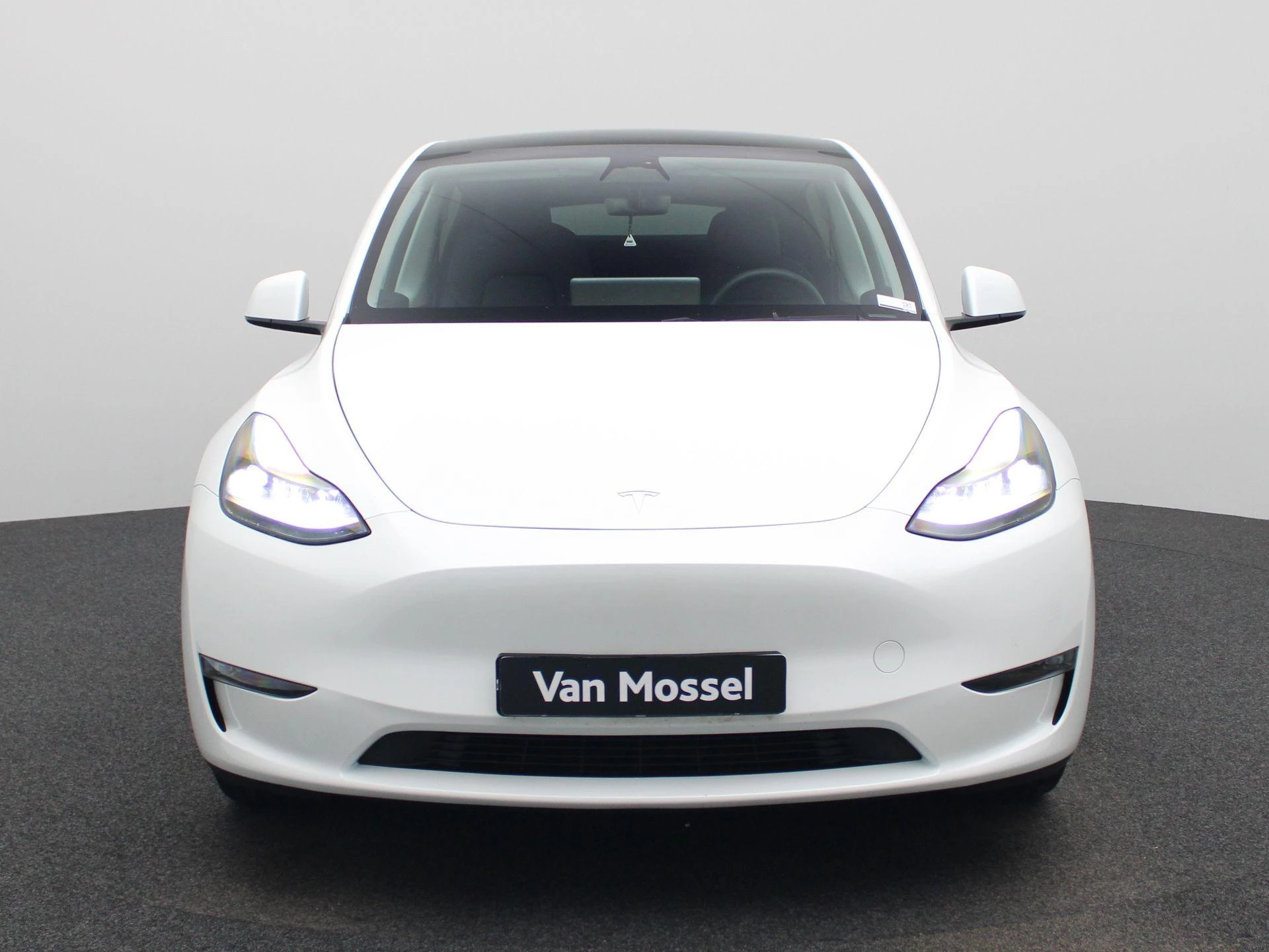 Tesla ModelY – autofoto 3