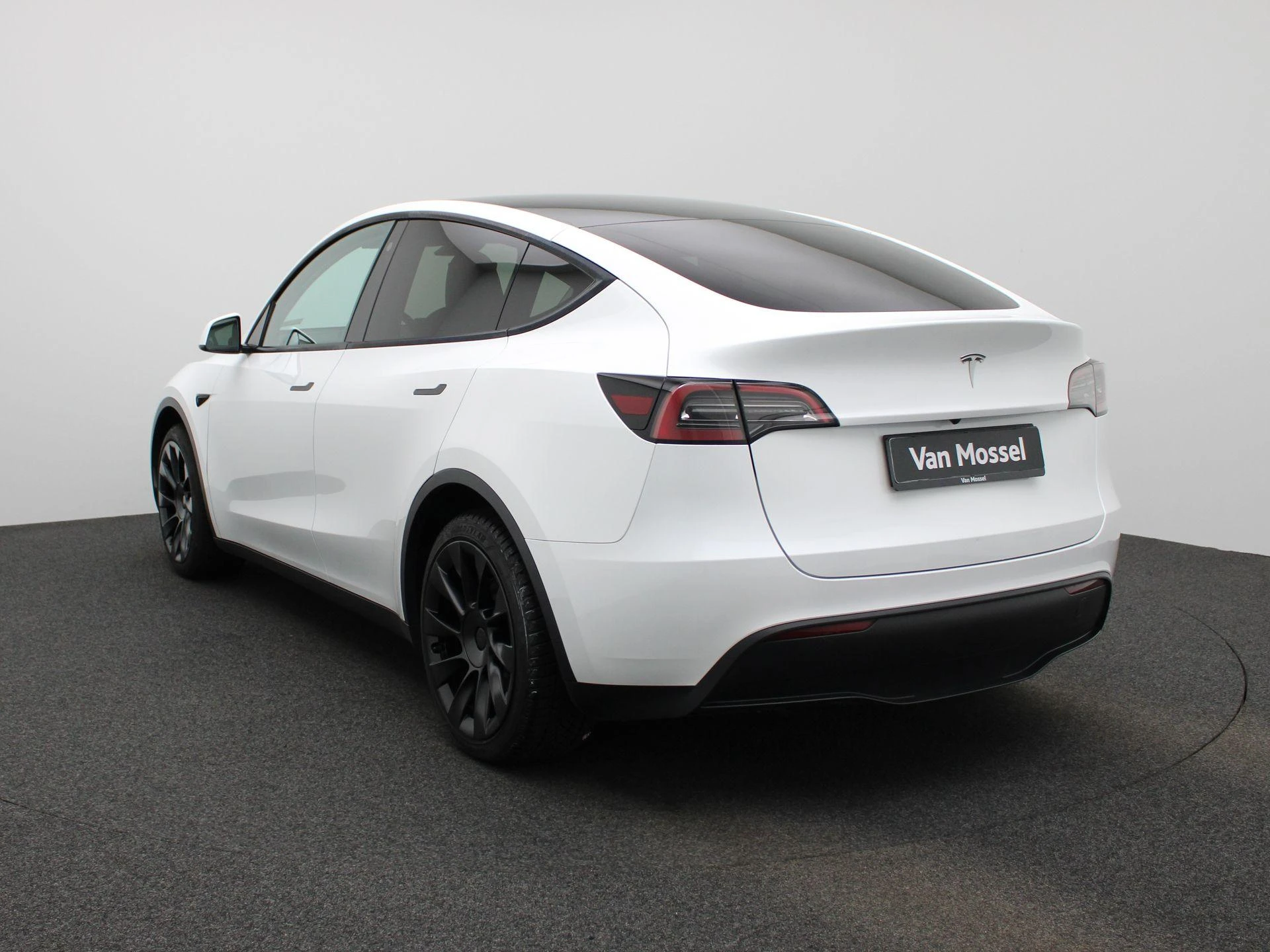 Tesla ModelY – autofoto 3