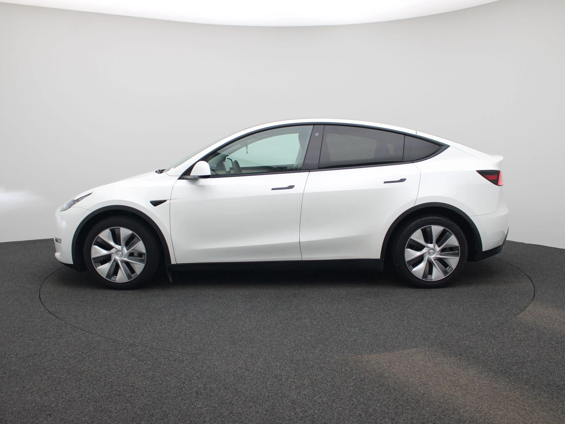 Tesla ModelY – autofoto 4