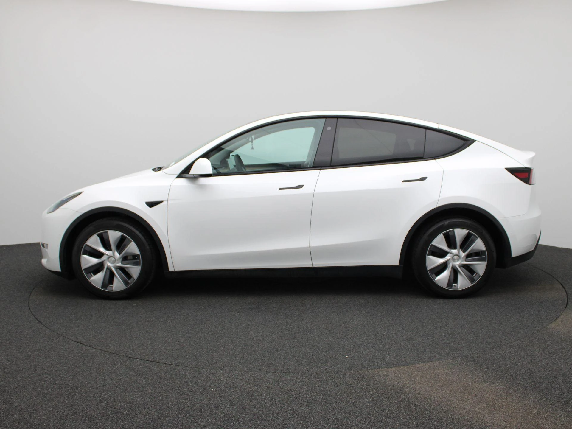 Tesla ModelY – autofoto 5