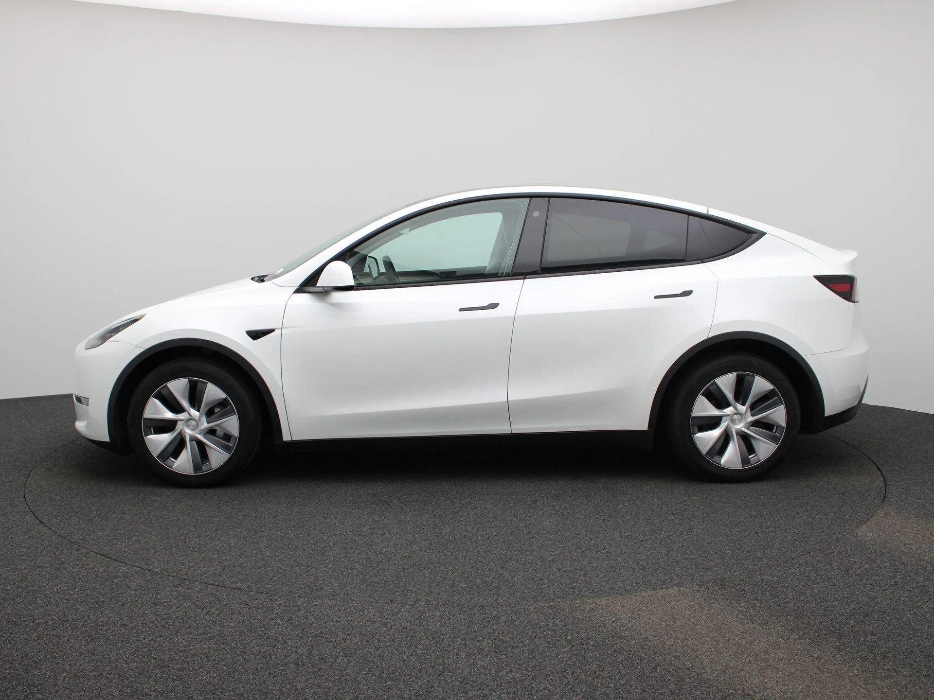 Tesla ModelY – autofoto 5