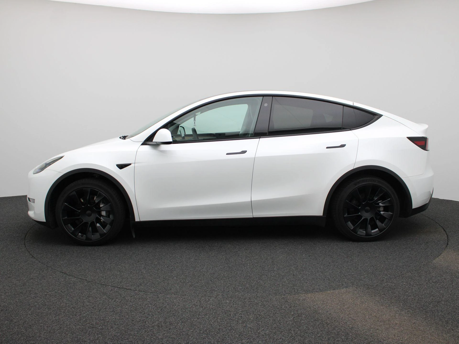 Tesla ModelY – autofoto 5